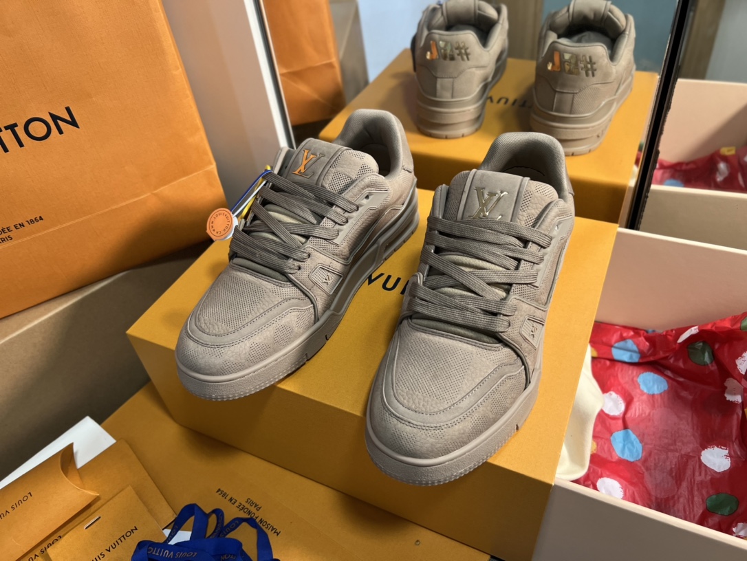 NO:254988,Trainer series couple sports shoes ceiling grade The latest shoe shape, materials, craftsmanship, and private model for cabinet cabinet cabinet redevelopment, pursuing infinite closeness of craftsmanship. Including packaging, they are strictly the same as the latest Zp one-piece. If you have seen the actual items of the cabinet cabinet or have some friends in your hands, you can carefully compare the leather cover series with red dot wrapping paper, and denim series with green dot wrapping paper Size Women 35-40 (40 custom made without return and exchange) Men 39-43 (38 44 45 46 fixed) Women Men, casual shoes/sports shoes, sneakers19860909Trainer系列情侣款运动板鞋天花版级 柜柜最新的鞋型,材料,工艺细化,大底重新开发私模,追求无限接近的匠心精神.包括包装都是严格按最新Zp一毛一样.看过柜柜实物或是手上有的亲们,可以细心比对皮面系列配套红色圆点包装纸,牛仔系列配套绿色圆点包装纸 Size 女35-40（40定做不退换）  男39-43(38 44 45 46定) 女 男,休闲鞋/运动鞋,sneakers,Women's Shoes