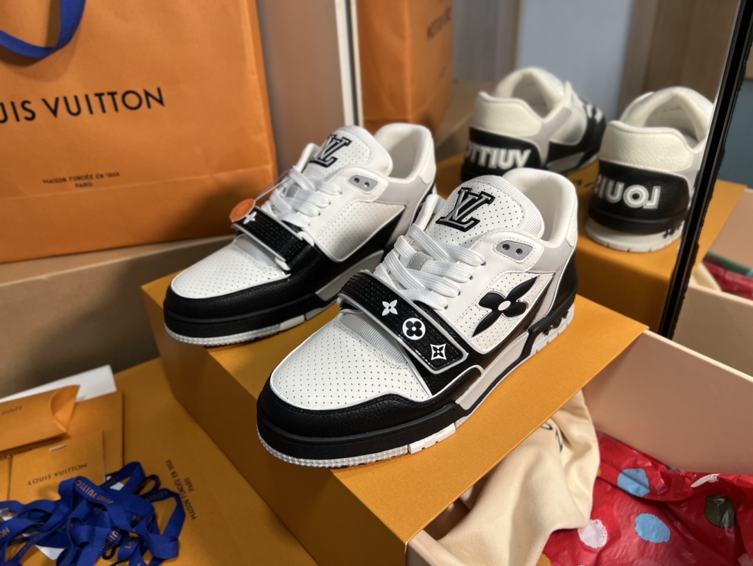 NO:254984,Trainer series sports shoes ceiling grade The latest shoe shape, materials, craftsmanship, and private model for cabinet cabinet cabinet redevelopment, pursuing infinite closeness of craftsmanship. Including packaging, they are strictly the same as the latest Zp one-piece. If you have seen the actual items of the cabinet cabinet or some friends in your hands, you can carefully compare the leather cover series with red dot wrapping paper, denim series with green dot wrapping paper Size men 39-43 (38 44 45 46 fixed), casual shoes/sports shoes, sneakers19860909Trainer系列运动板鞋天花版级 柜柜最新的鞋型,材料,工艺细化,大底重新开发私模,追求无限接近的匠心精神.包括包装都是严格按最新Zp一毛一样.看过柜柜实物或是手上有的亲们,可以细心比对皮面系列配套红色圆点包装纸,牛仔系列配套绿色圆点包装纸 Size   男39-43(38 44 45 46定),休闲鞋/运动鞋,sneakers,Women's Shoes