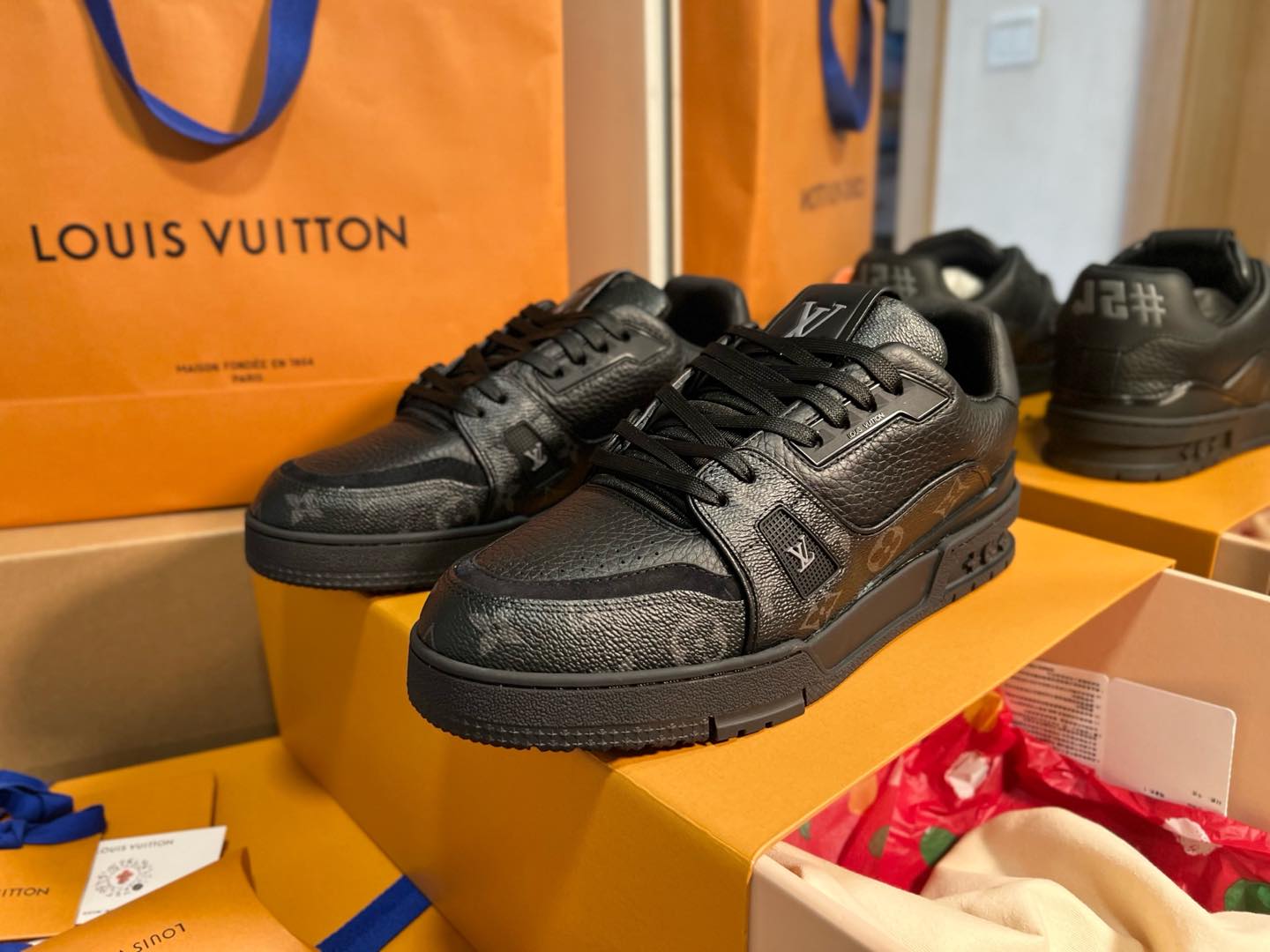 NO:265208,Men's shoes 39-45 Trainer series sports shoes ceiling grade The latest shoe shape, materials, craftsmanship, and private model for the cabinet cabinet, pursuing infinite closeness of craftsmanship. Including packaging, they are strictly the same as the latest Zp one-piece. If you have seen the actual items of the cabinet cabinet or some friends in your hands, you can carefully compare the leather cover series with red dot wrapping paper, and denim series with green dot wrapping paper Size Male 39-43 (38 44 45 46 fixed) Men, casual shoes/sports shoes, sneakers19860909男鞋39-45 Trainer系列运动板鞋天花版级 柜柜最新的鞋型,材料,工艺细化,大底重新开发私模,追求无限接近的匠心精神.包括包装都是严格按最新Zp一毛一样.看过柜柜实物或是手上有的亲们,可以细心比对皮面系列配套红色圆点包装纸,牛仔系列配套绿色圆点包装纸 Size   男39-43(38 44 45 46定)  男,休闲鞋/运动鞋,sneakers,Women's Shoes