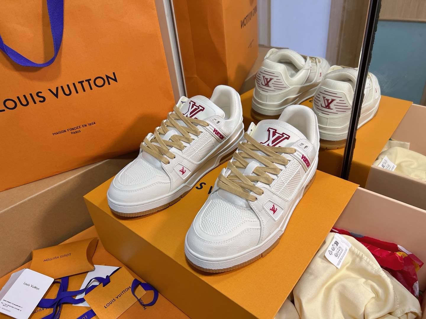 NO:405829,Trainer series couple sports shoes ceiling grade The latest shoe shape, materials, craftsmanship, and private model for cabinet cabinet cabinets, pursuing infinite closeness of craftsmanship. Including packaging, they are strictly the same as the latest Zp one-piece. If you have seen the actual items of the cabinet cabinet or have some friends in your hands, you can carefully compare the leather cover series with red dot wrapping paper, denim series with green dot wrapping paper Size Women 35-40 (40 custom made without return and exchange) Men 39-43 (38 44 45 46 fixed) Women 470 Men, casual shoes/sports shoes, sneakers19860909Trainer系列情侣款运动板鞋天花版级 柜柜最新的鞋型,材料,工艺细化,大底重新开发私模,追求无限接近的匠心精神.包括包装都是严格按最新Zp一毛一样.看过柜柜实物或是手上有的亲们,可以细心比对皮面系列配套红色圆点包装纸,牛仔系列配套绿色圆点包装纸 Size 女35-40（40定做不退换）  男39-43(38 44 45 46定) 女470 男,休闲鞋/运动鞋,sneakers,Women's Shoes