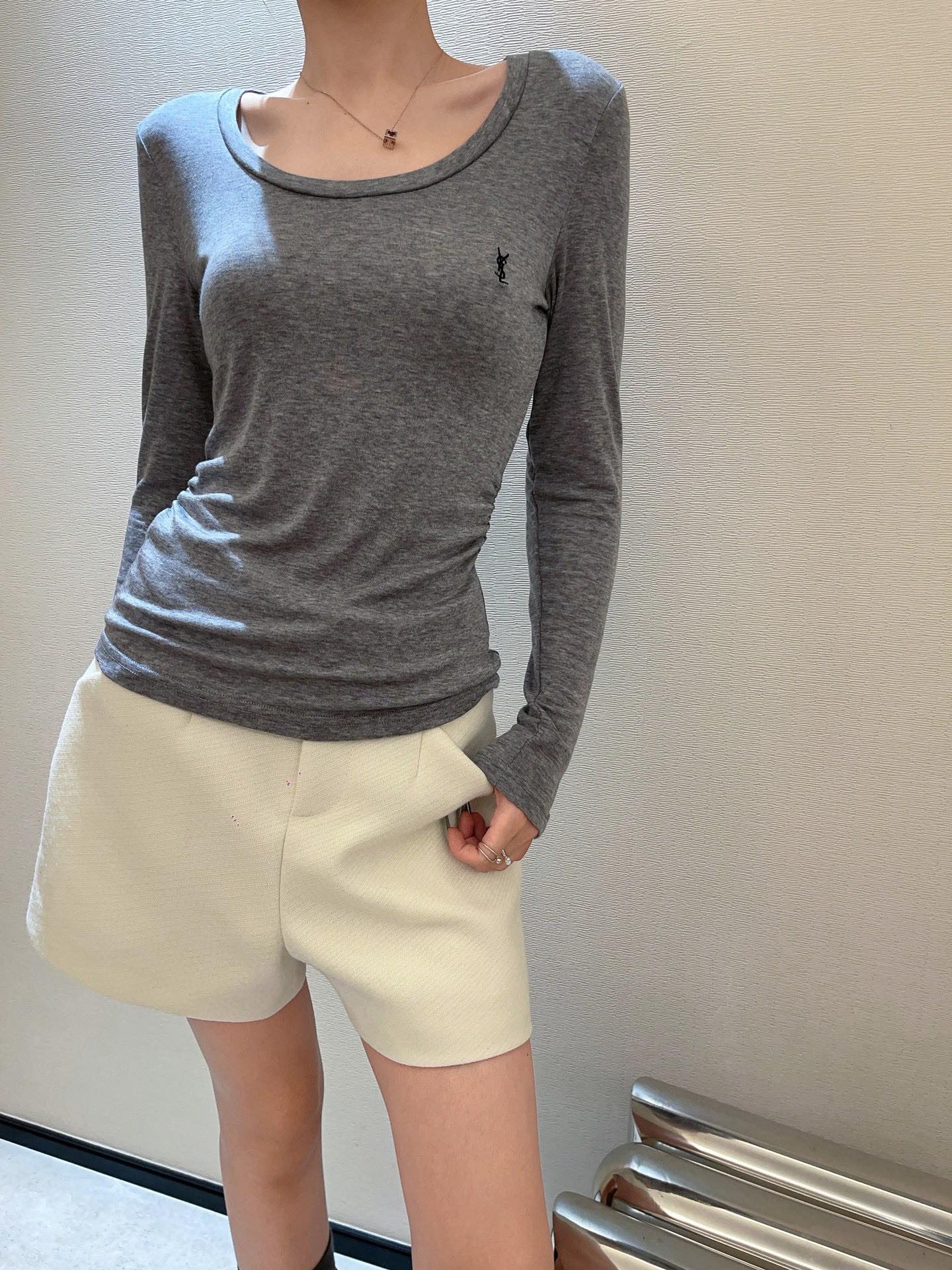 High-Quality Women’s Clothes Featuring YSL Packaging and Elegant Embroidery - 图片 1