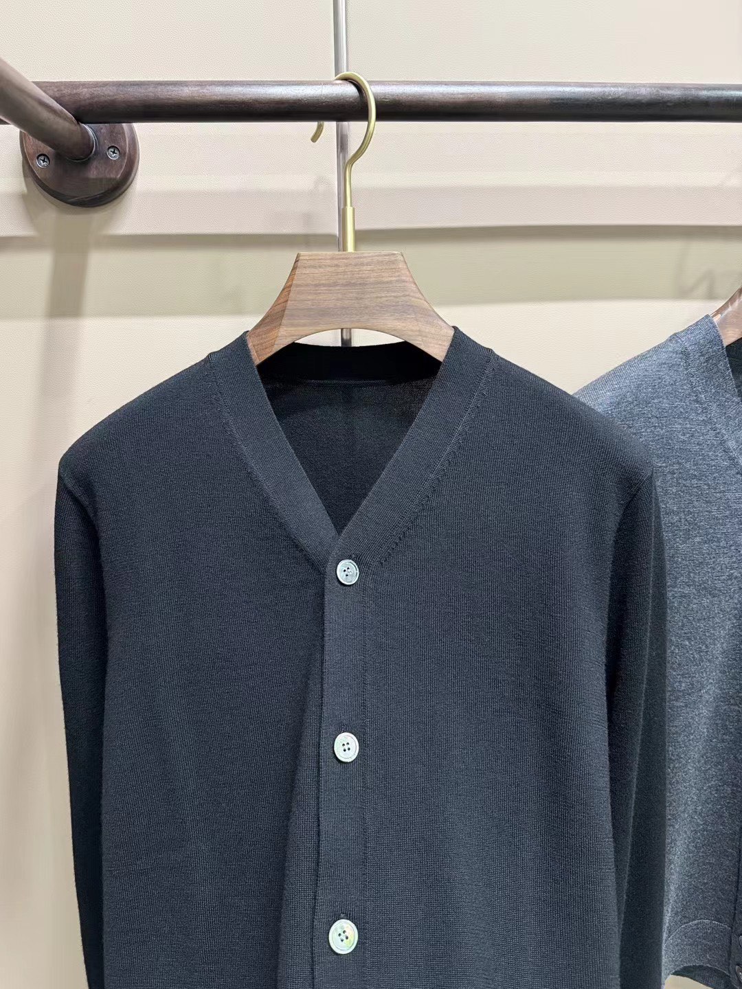 Zegna Cardigan Homme Laine Mérinos, Boutons Nacre, Confort et Style