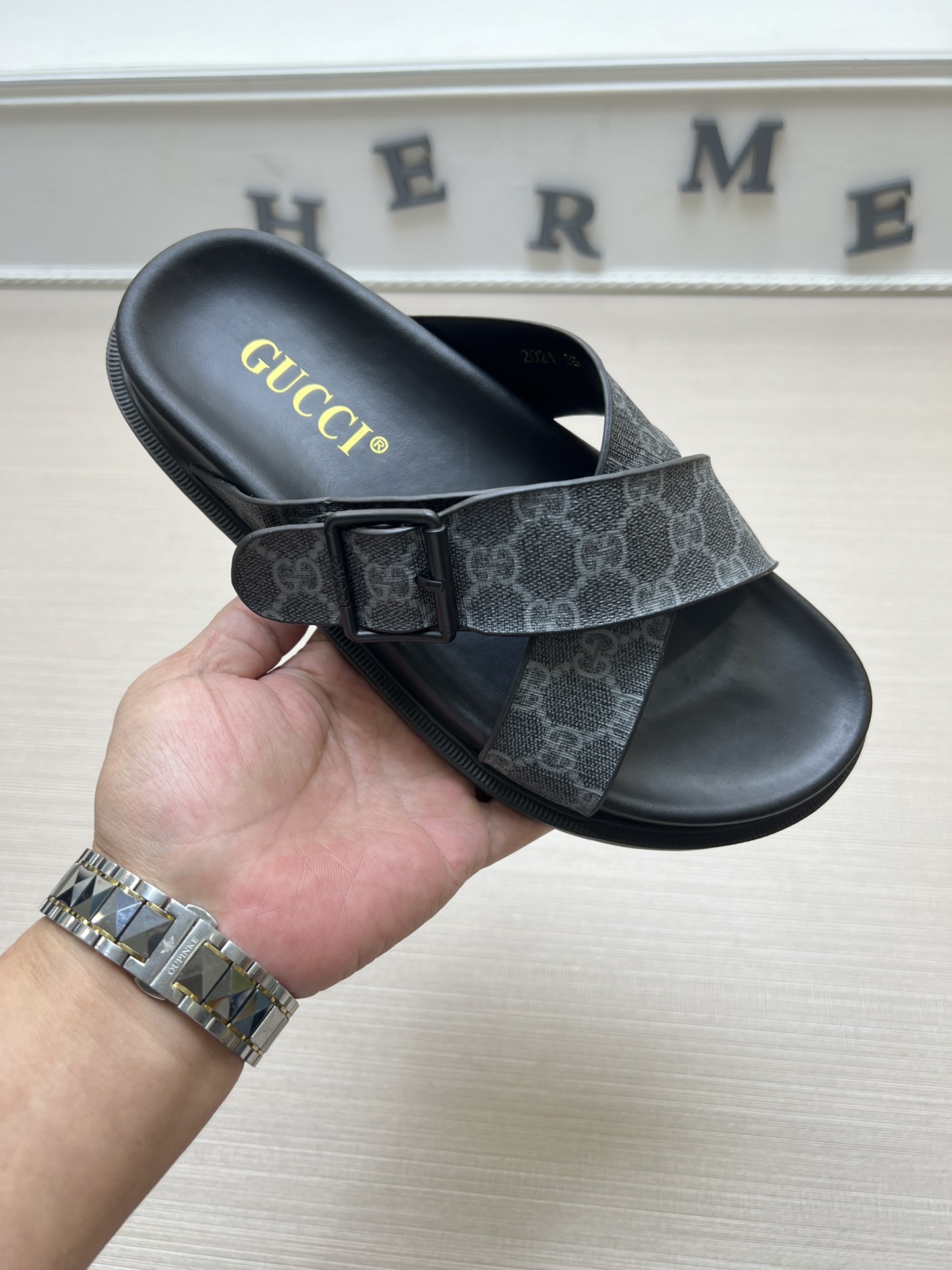 Gucci Buty Letnie kapcie Mężczyźni Prawdziwa skóra Kolekcja wiosenno-letnia Fashion