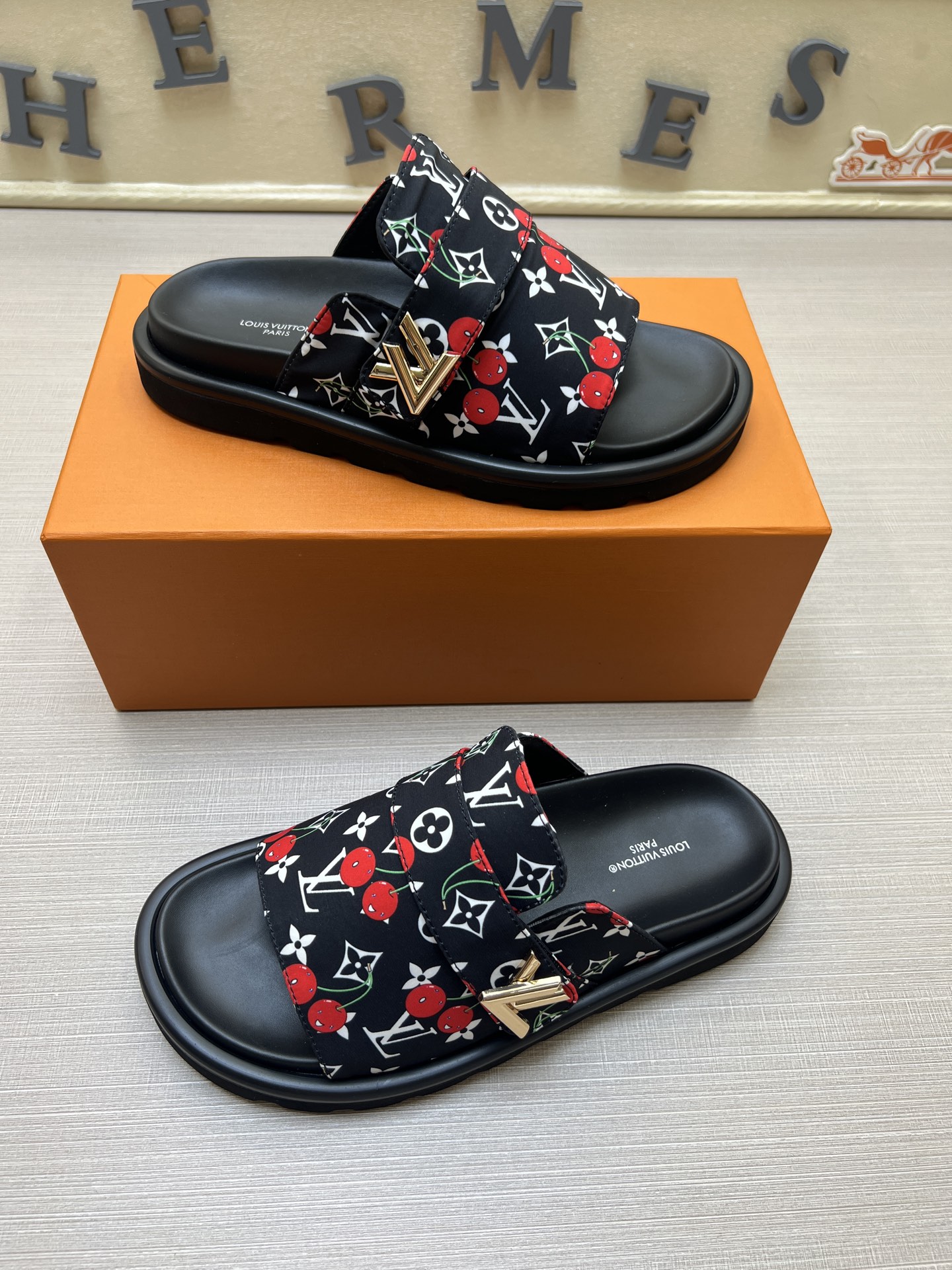 Louis Vuitton Women's Print Slides Sandals - Comfortable & Stylish, Size 35-46 6 i1754411806965 4277 0 4