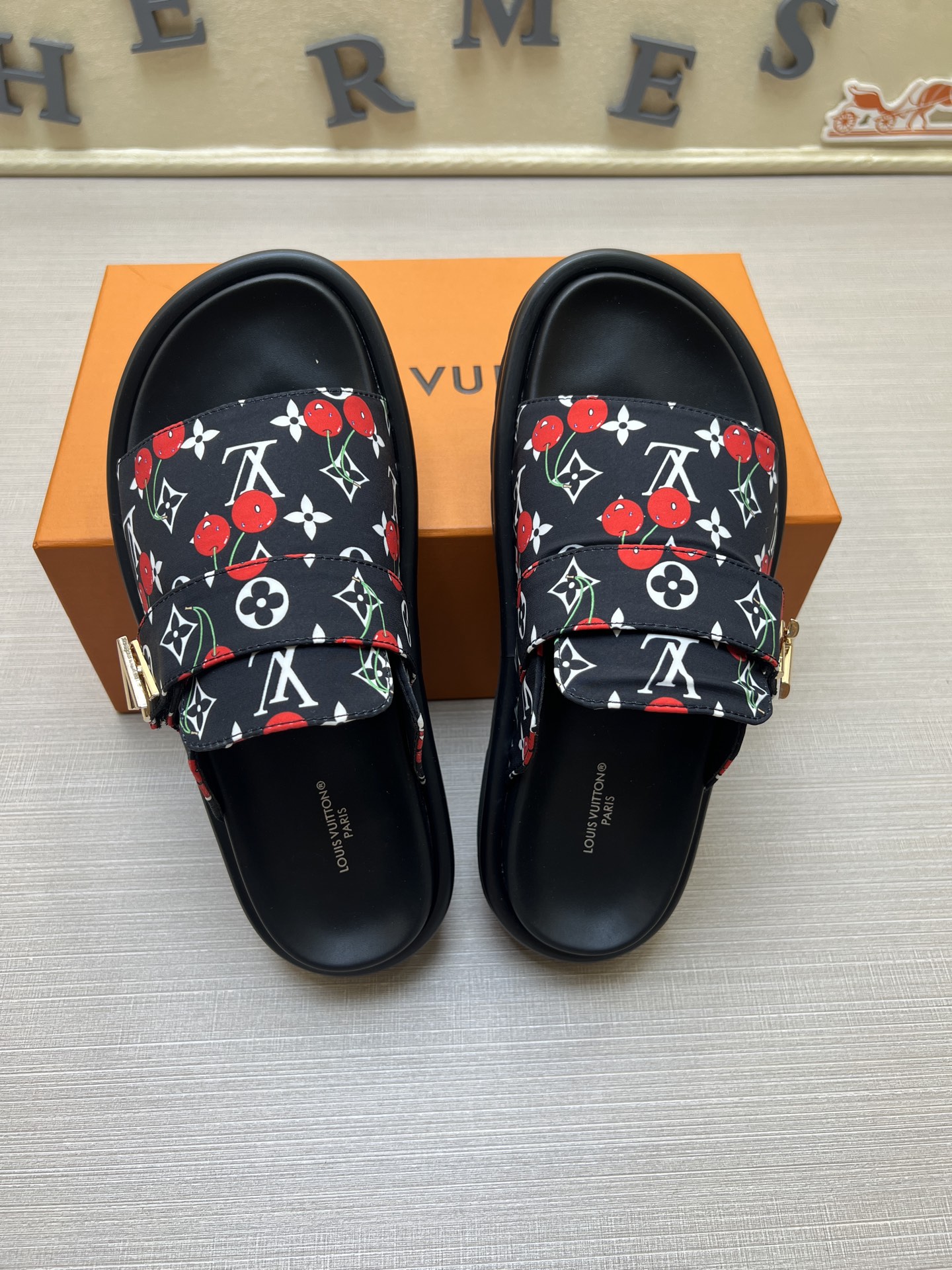 Louis Vuitton Women's Print Slides Sandals - Comfortable & Stylish, Size 35-46 4 i1754411806980 3076 0 2