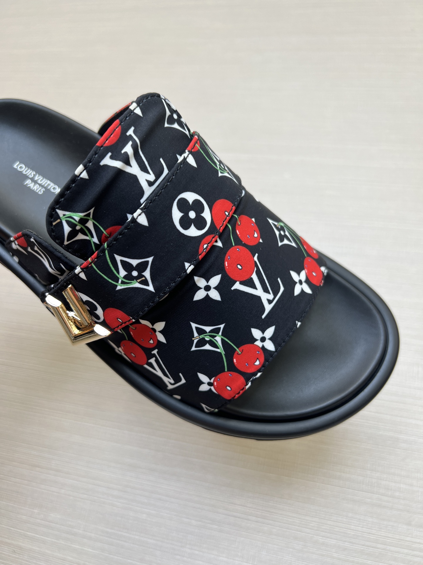 Louis Vuitton Women's Print Slides Sandals - Comfortable & Stylish, Size 35-46 7 i1754411807007 7214 0 6