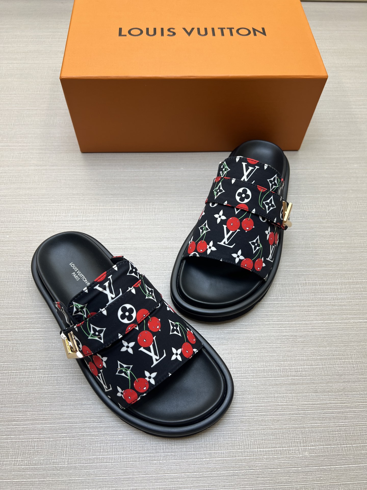 Louis Vuitton Women's Print Slides Sandals - Comfortable & Stylish, Size 35-46 3 i1754411808462 2630 0 5