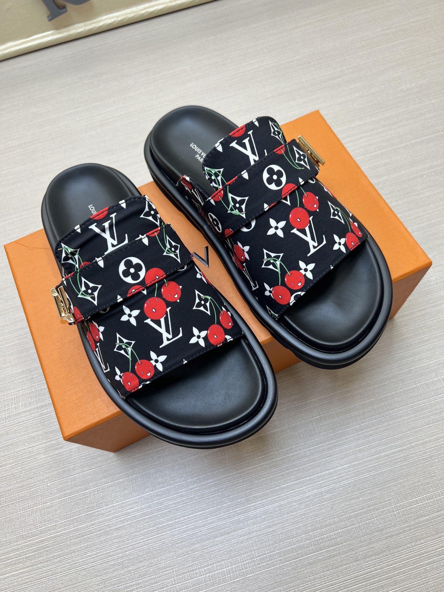 Louis Vuitton Women's Print Slides Sandals - Comfortable & Stylish, Size 35-46 5 i1754411808470 3809 0 3