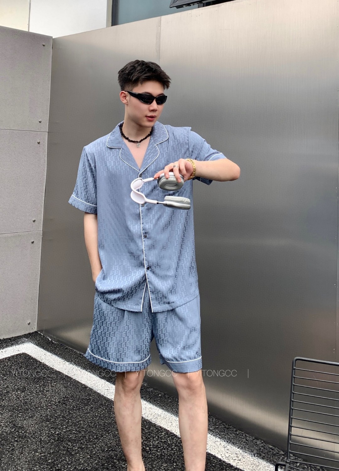 批215 GUCCL古奇春夏新品 男款套装睡衣 🔥3️⃣7️⃣件套(短裤 短袖)原单品质💗 ❤️时尚界惊叹之作,引领时尚先锋 💞优选质高档丝缎面料,内里包边 做工精致时刻保持奢华质感,亲肤吸汗,自然舒爽,奢华经典设计 无可挑剔 简约时尚 从容百搭 大气优雅,衣橱必入手一款 💋L XL XXL