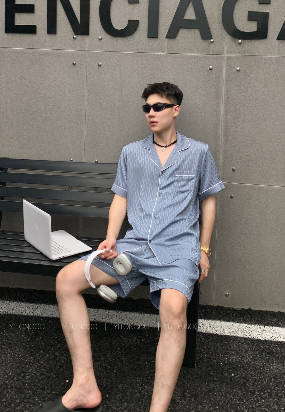 批215 GUCCL古奇春夏新品 男款套装睡衣 🔥3️⃣7️⃣件套(短裤 短袖)原单品质💗 ❤️时尚界惊叹之作,引领时尚先锋 💞优选质高档丝缎面料,内里包边 做工精致时刻保持奢华质感,亲肤吸汗,自然舒爽,奢华经典设计 无可挑剔 简约时尚 从容百搭 大气优雅,衣橱必入手一款 💋L XL XXL