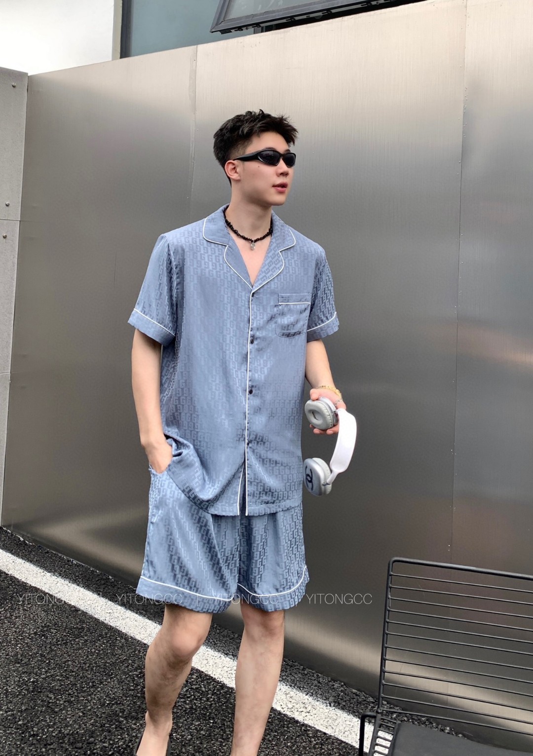批215 GUCCL古奇春夏新品 男款套装睡衣 🔥3️⃣7️⃣件套(短裤 短袖)原单品质💗 ❤️时尚界惊叹之作,引领时尚先锋 💞优选质高档丝缎面料,内里包边 做工精致时刻保持奢华质感,亲肤吸汗,自然舒爽,奢华经典设计 无可挑剔 简约时尚 从容百搭 大气优雅,衣橱必入手一款 💋L XL XXL