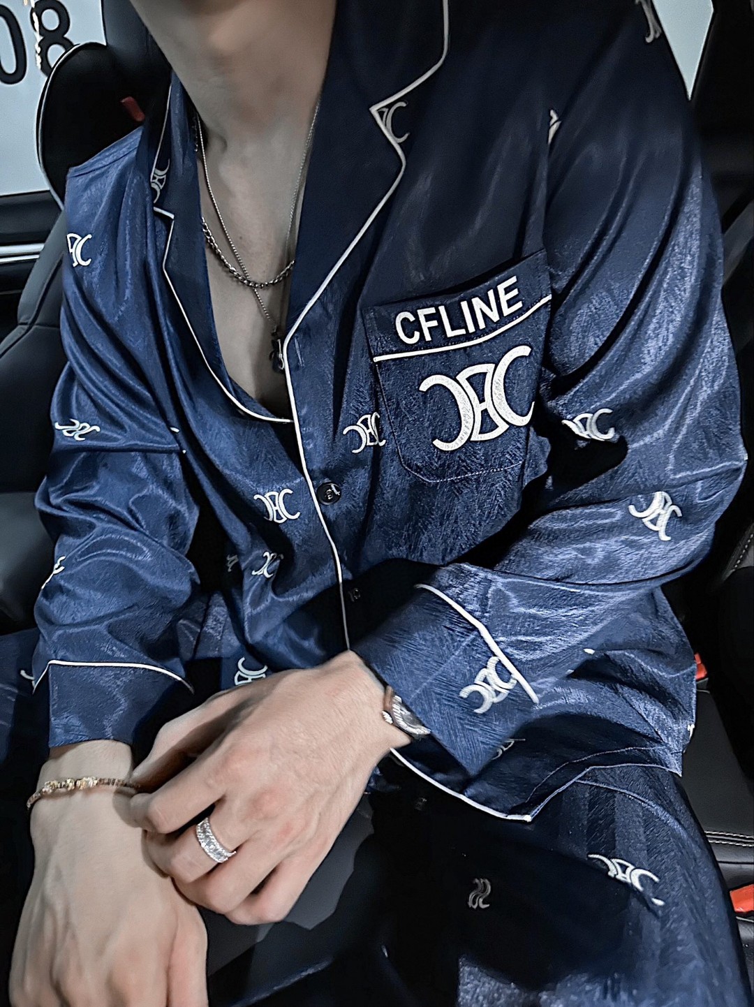 批230新款赛琳CELINE男款套装睡衣秋冬季🔥原单品质睡衣新款 🔥强烈推荐 男士必备 长裤 长袖 超好看超潮的居家服❤可外穿🔥超火凯旋门印花🔥!进口丝锻面料 内里包边精致 做工品质看细节   L XL XXL