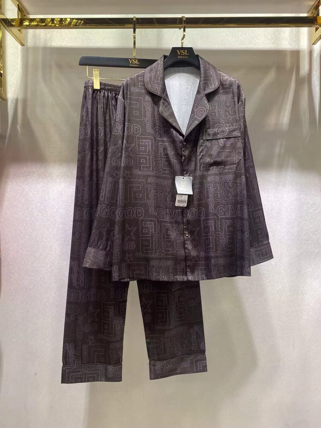 批230 纪梵希新款睡衣❤️长袖 长裤🔥男款睡衣休闲套装 进口丝锻面料 手感柔软超爽超靓❤️超舒服 高雅华丽 有腔调 也可做时尚休闲套装 早上跑步极其时尚 融合了时尚属于风的精致 L XL XXL