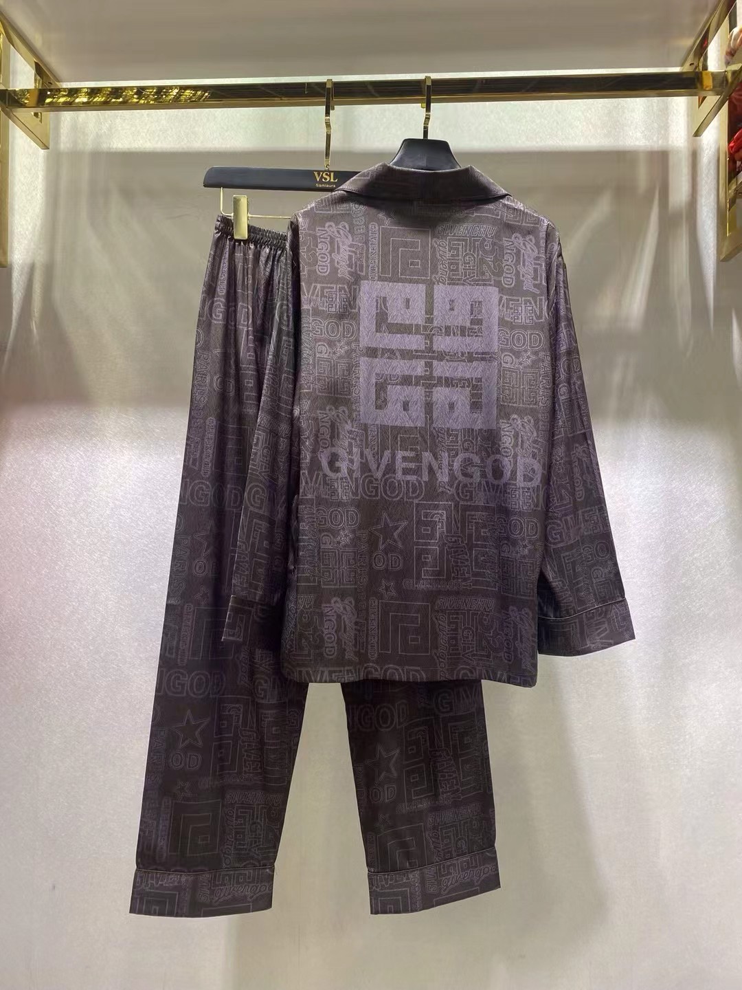 批230 纪梵希新款睡衣❤️长袖 长裤🔥男款睡衣休闲套装 进口丝锻面料 手感柔软超爽超靓❤️超舒服 高雅华丽 有腔调 也可做时尚休闲套装 早上跑步极其时尚 融合了时尚属于风的精致 L XL XXL