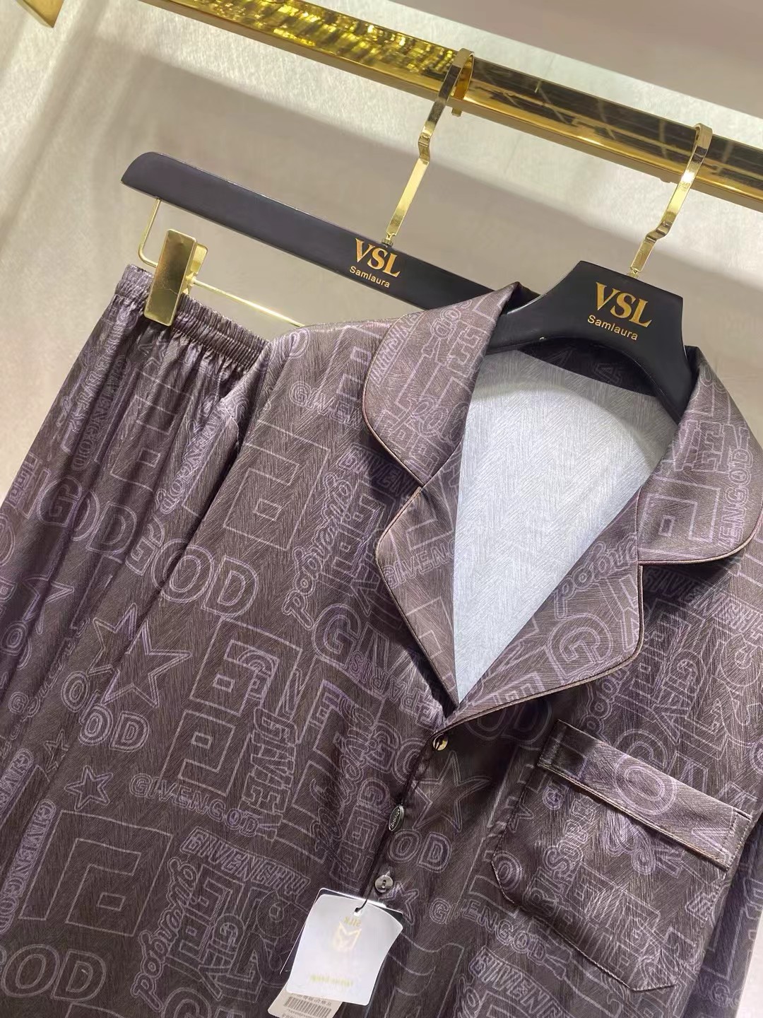 批230 纪梵希新款睡衣❤️长袖 长裤🔥男款睡衣休闲套装 进口丝锻面料 手感柔软超爽超靓❤️超舒服 高雅华丽 有腔调 也可做时尚休闲套装 早上跑步极其时尚 融合了时尚属于风的精致 L XL XXL