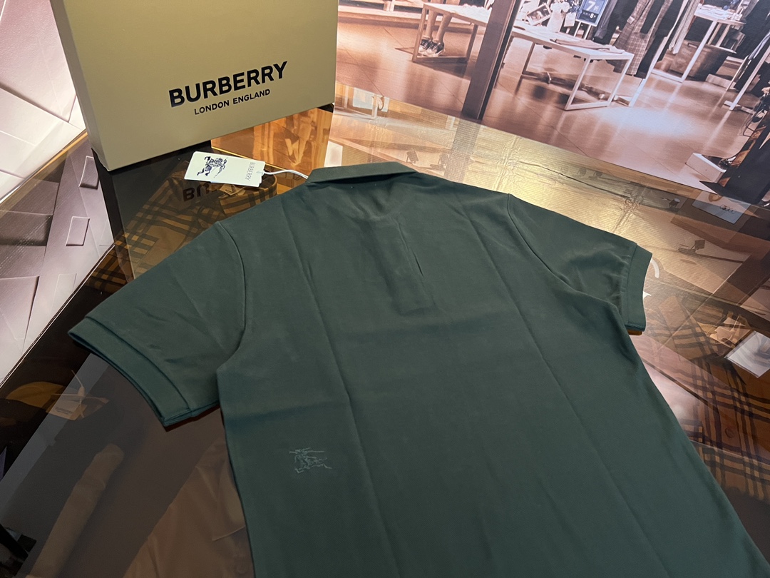 Burberry Men's Classic Fit Polo Shirt in Breathable Cotton Piqué 6 i1705502085 2298 0
