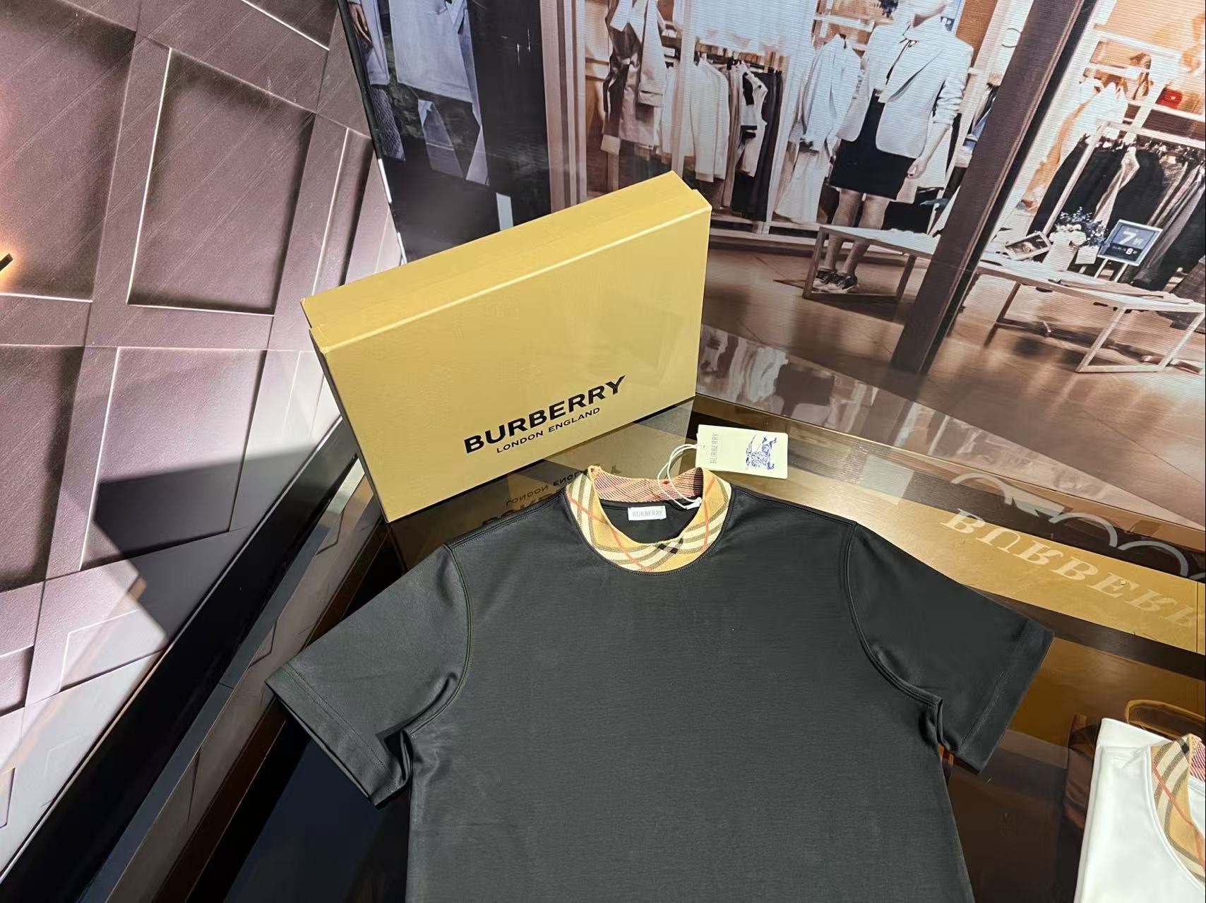 Burberry Black Cotton T-Shirt with Signature Check Collar 3 i1748692974312 3362 0 2