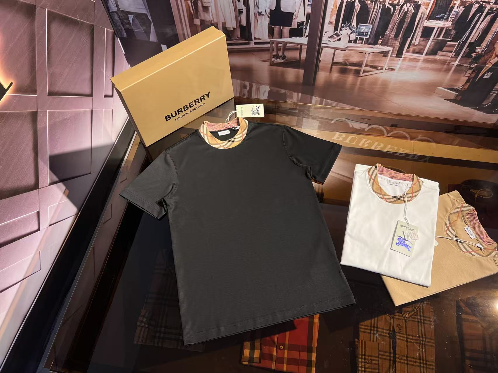 Burberry Black Cotton T-Shirt with Signature Check Collar 2 i1748692975334 9365 0 1