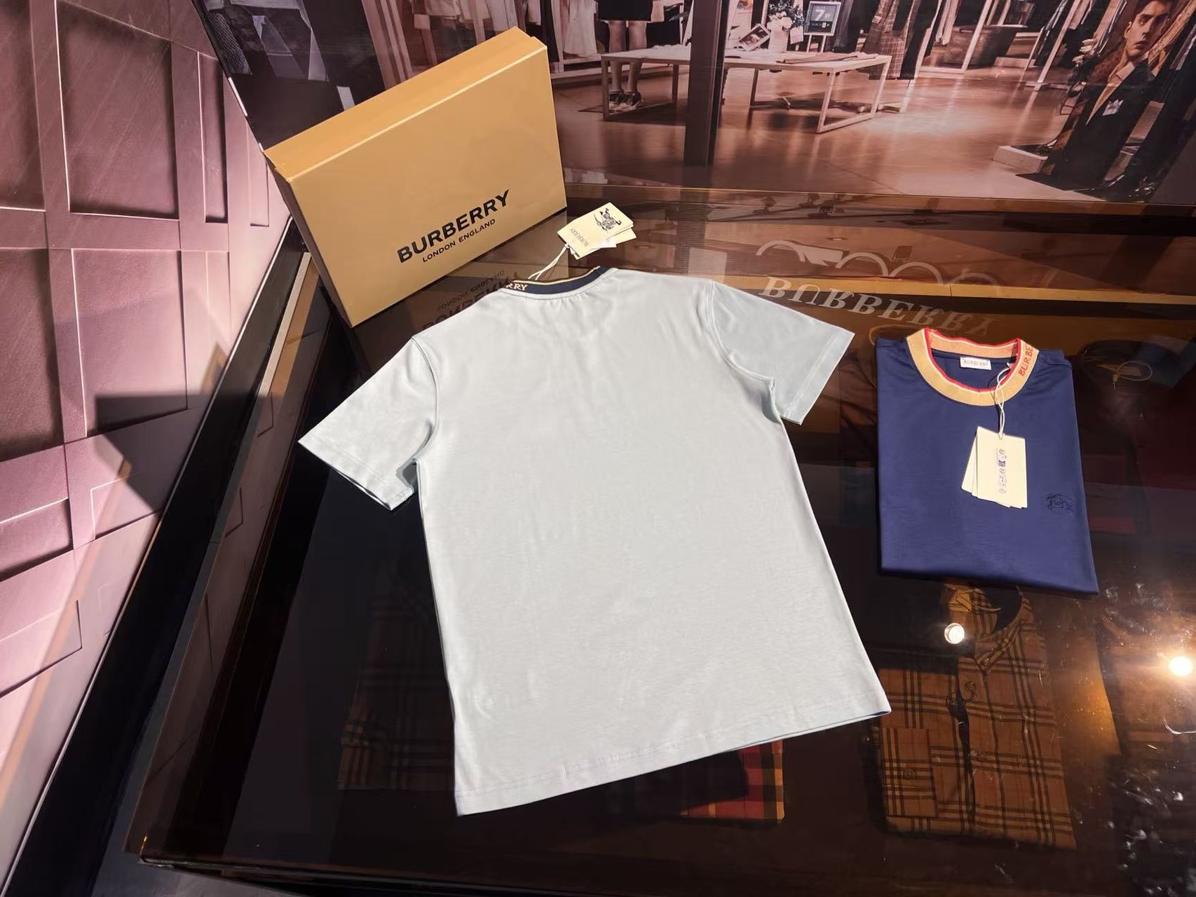 Burberry Men's Classic Fit Crewneck T-Shirt with Logo Detail 7 i1748693608391 2481 0 6