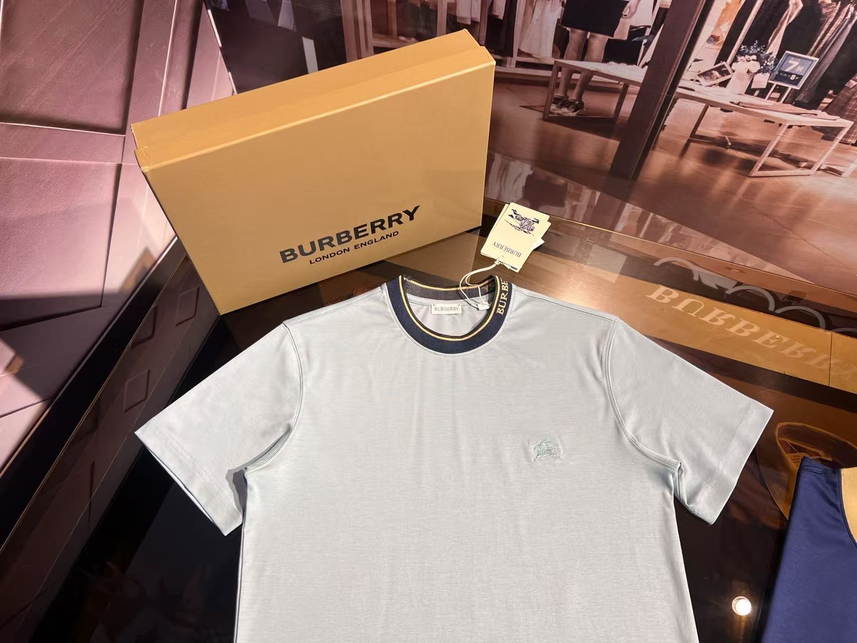 Burberry Men's Classic Fit Crewneck T-Shirt with Logo Detail 5 i1748693609065 4847 0 2