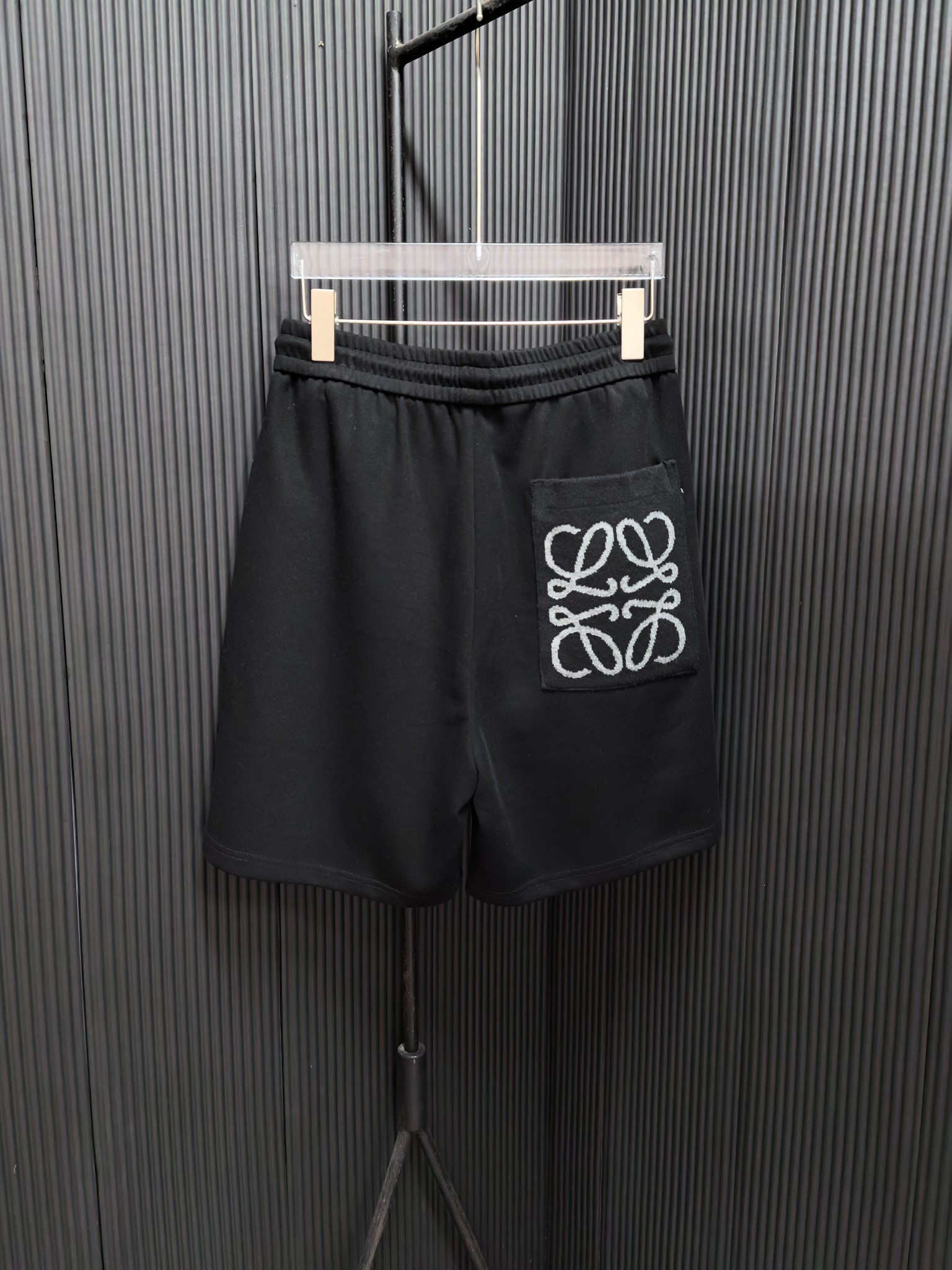 Loewe’s Classic 3D Logo Shorts in Cotton-Poly Blend: Comfortable and Stylish - 图片 2