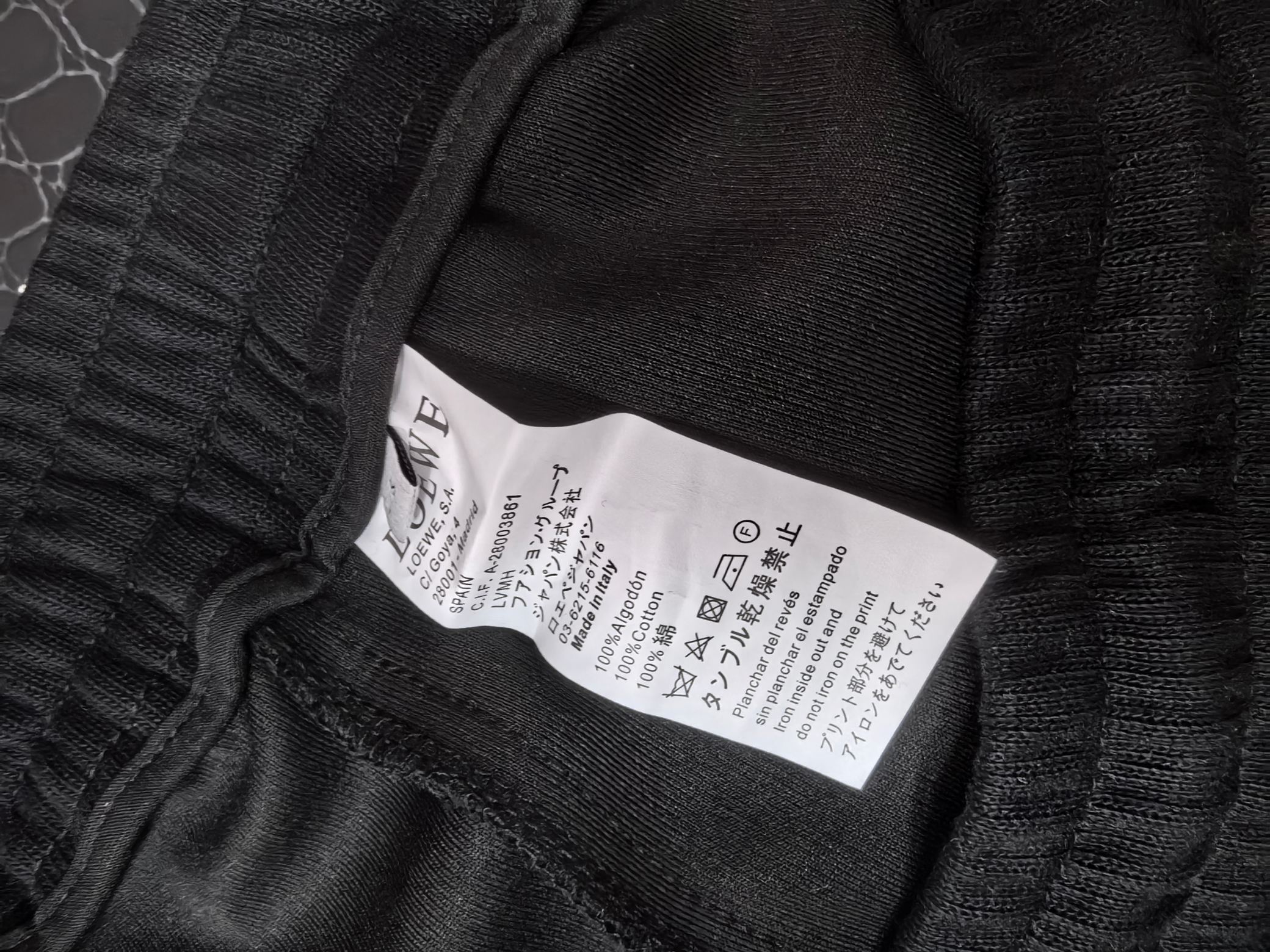 Loewe’s Classic 3D Logo Shorts in Cotton-Poly Blend: Comfortable and Stylish - 图片 8