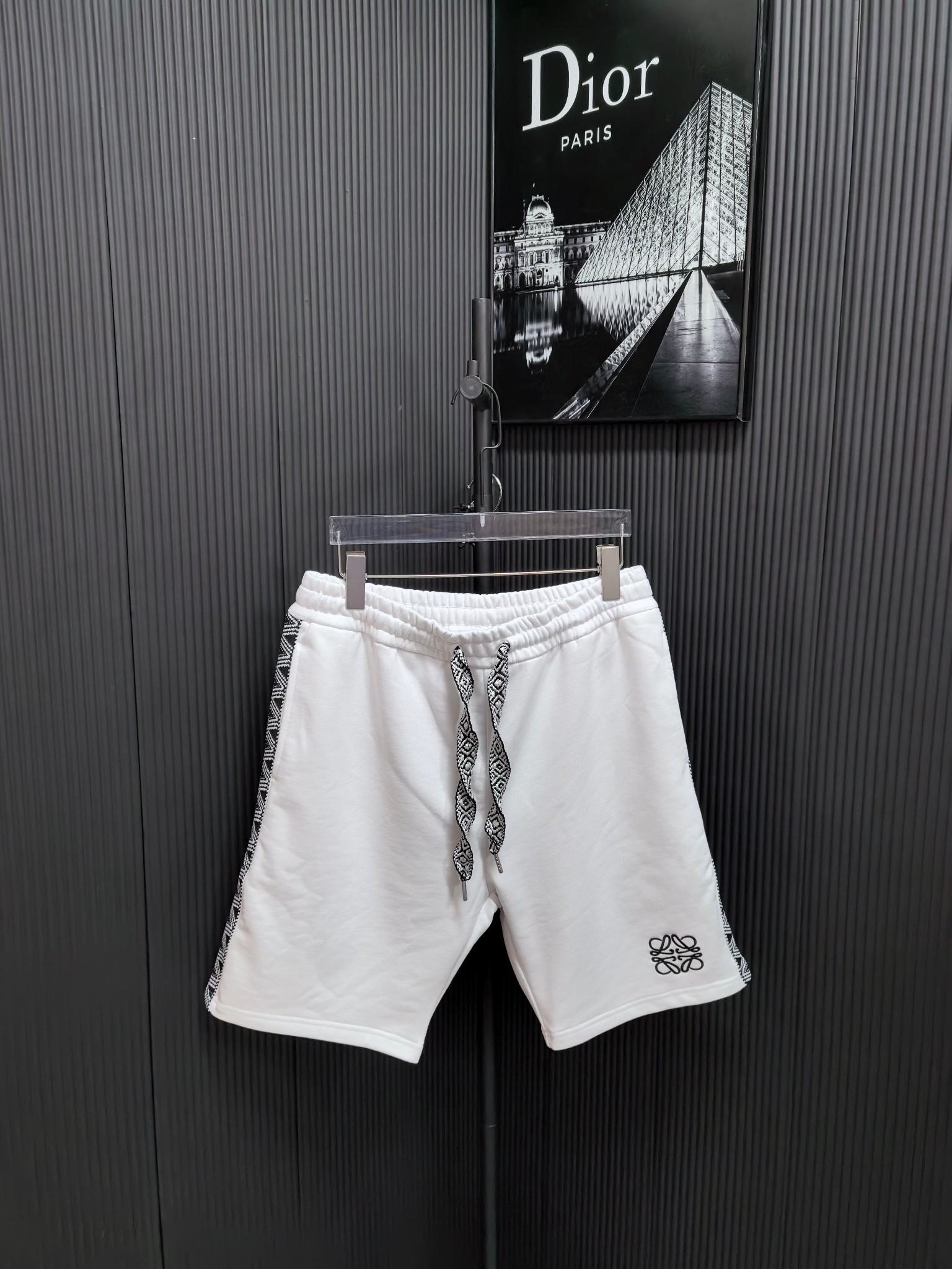 Loewe Cotton Beaded Shorts with Embroidered Hand and Folding Belt in White - 图片 1