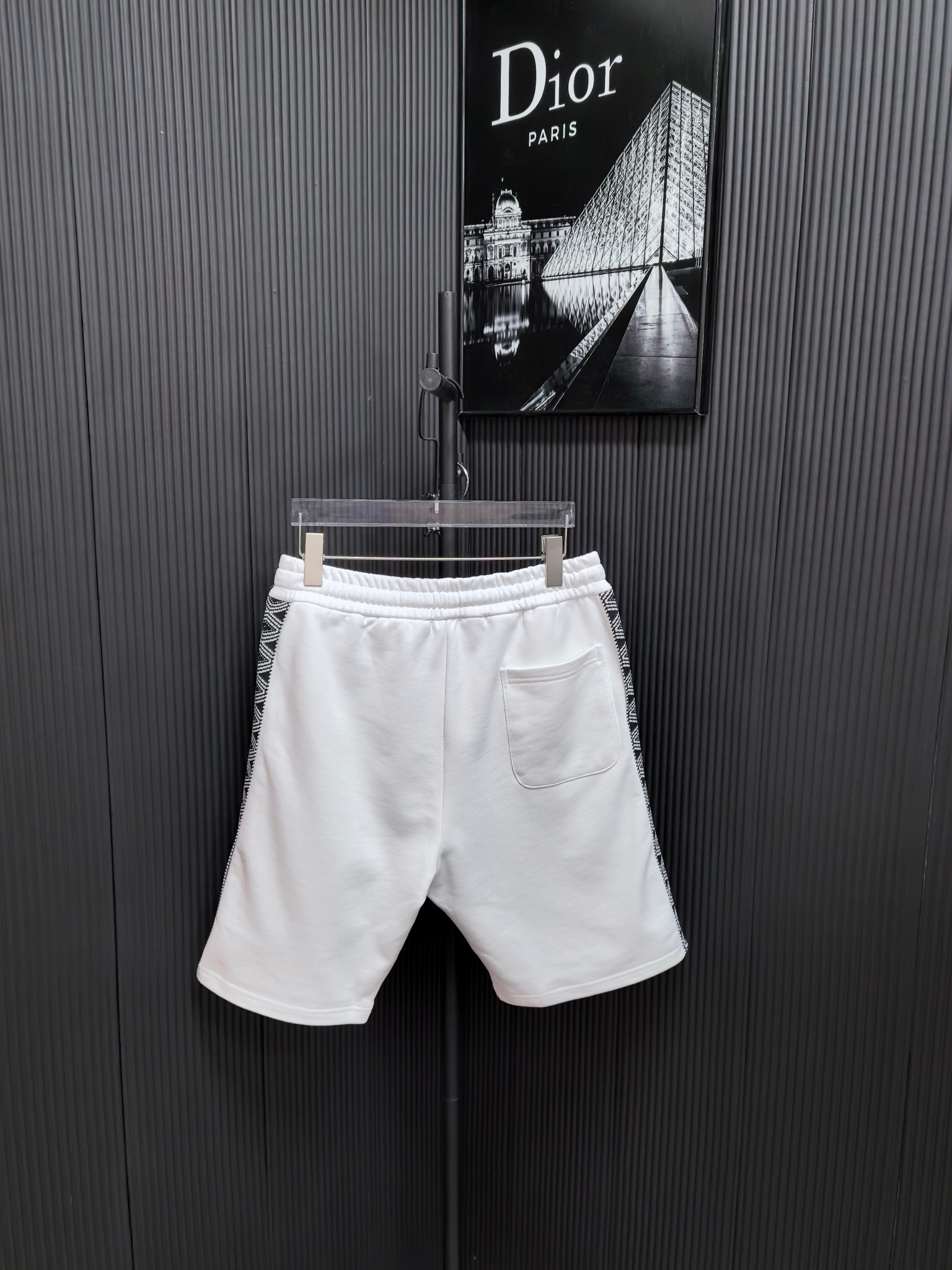 Loewe Cotton Beaded Shorts with Embroidered Hand and Folding Belt in White - 图片 2