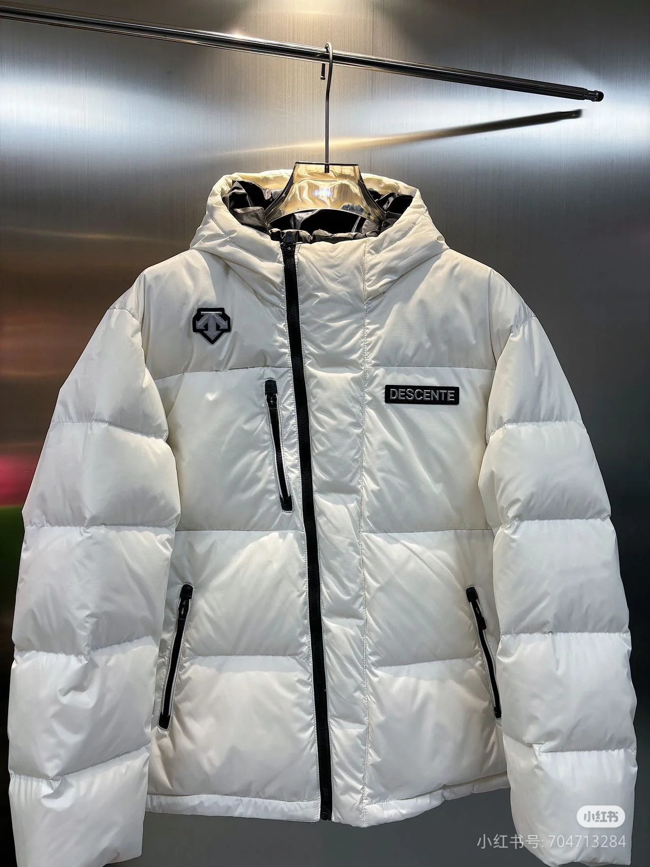 2024 Ski Style Short Coats for Men and Women: High-Tech, Luxurious, and Warm - 图片 2