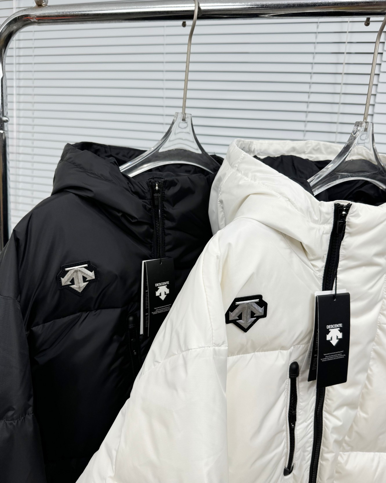 2024 Ski Style Short Coats for Men and Women: High-Tech, Luxurious, and Warm - 图片 6