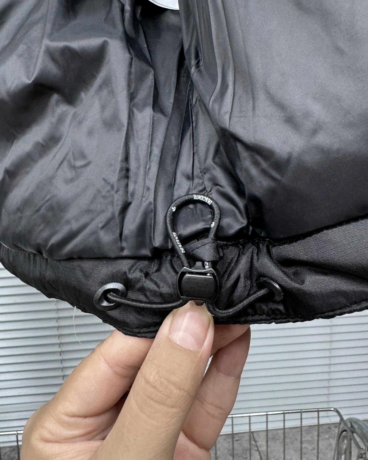 2024 Ski Style Short Coats for Men and Women: High-Tech, Luxurious, and Warm - 图片 7