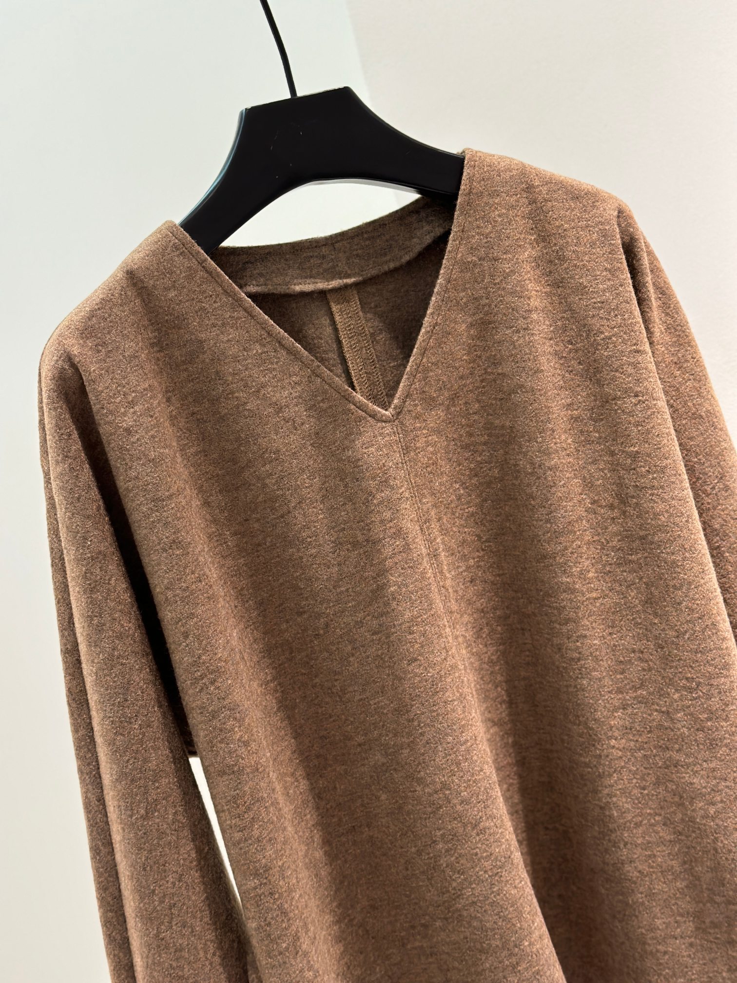 Elegant Women's Brown V-Neck Long Sleeve Top with Side Slit Loose Fit 3 a1756374716470 0877