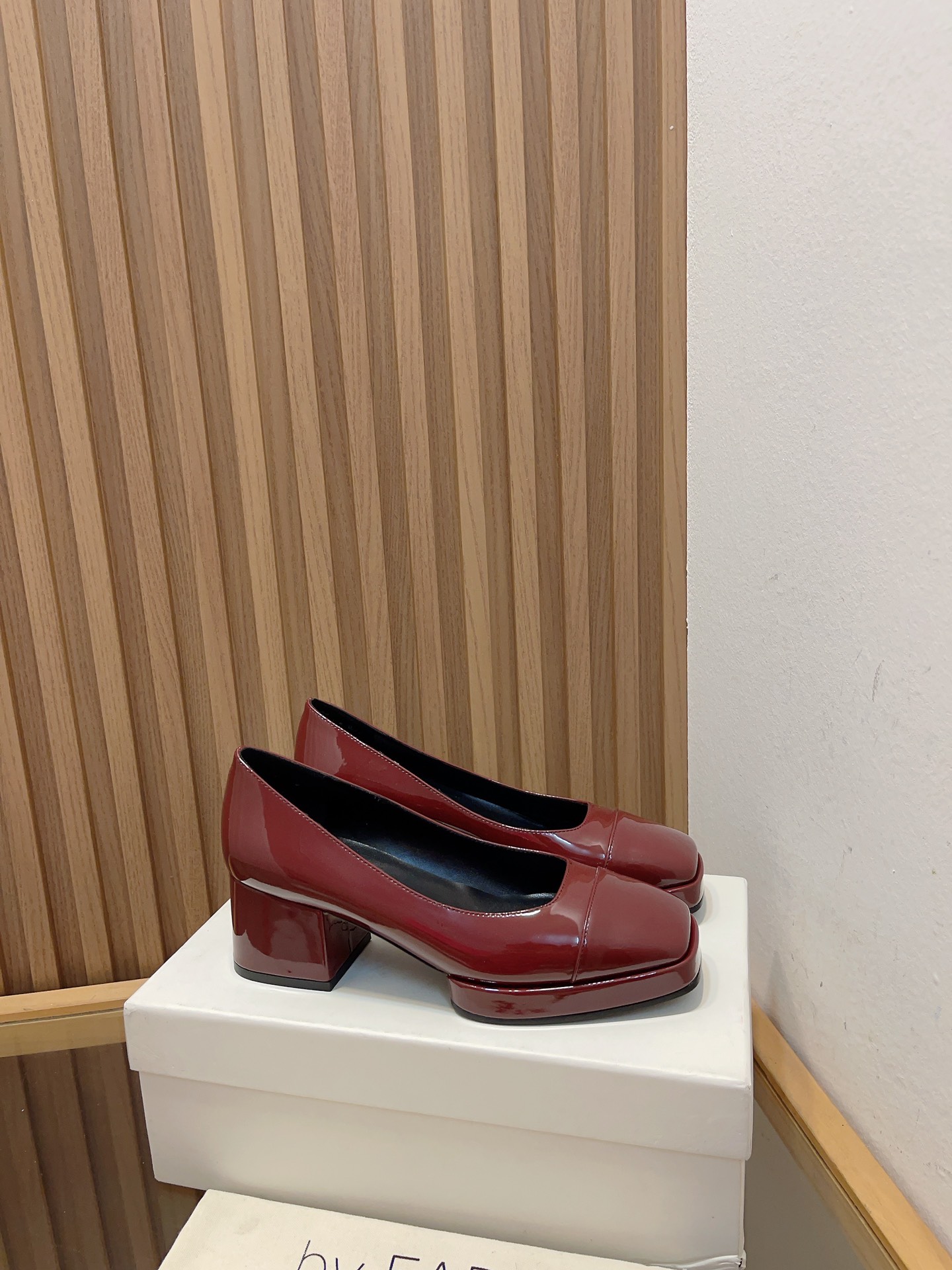 New Coarse Water Table Soles for Spring/Summer: Quality Design with Italian Leather. - 图片 4