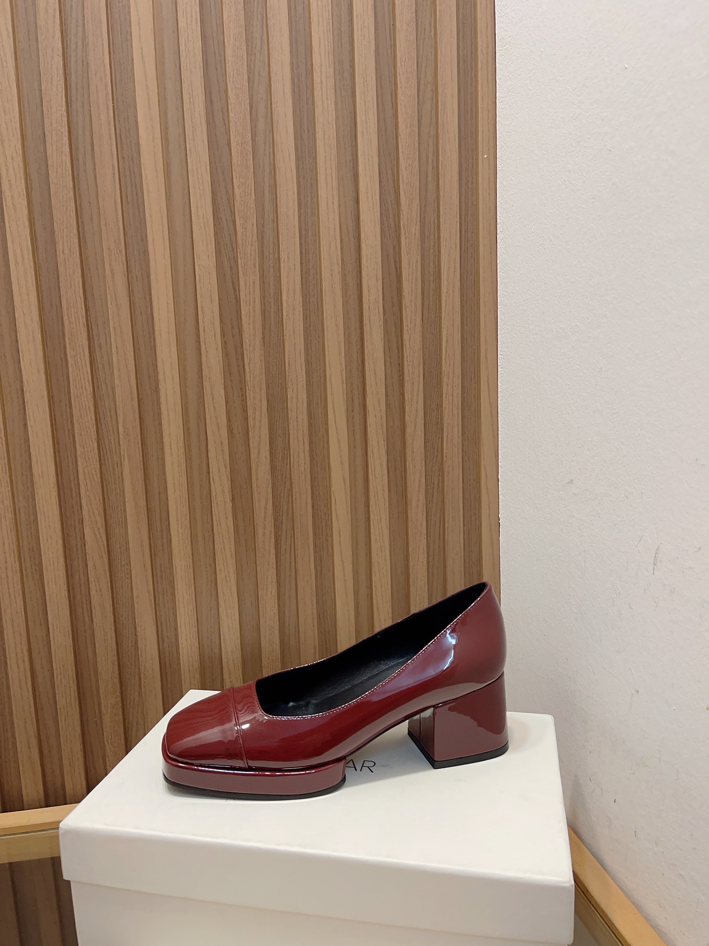 New Coarse Water Table Soles for Spring/Summer: Quality Design with Italian Leather. - 图片 8