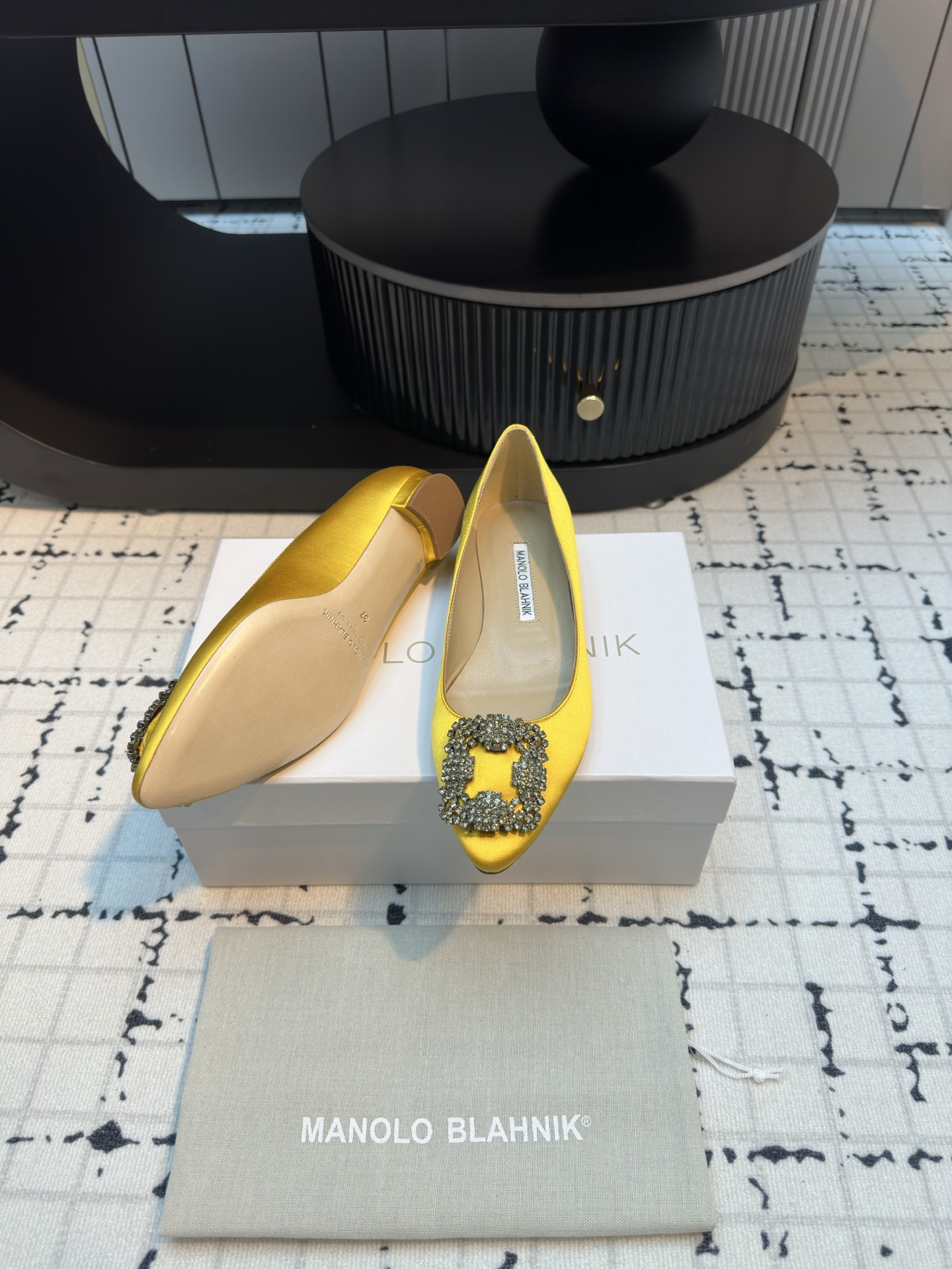 Manolo Blahnik: Custom Silk Shoes with Quality and Precision - 图片 6