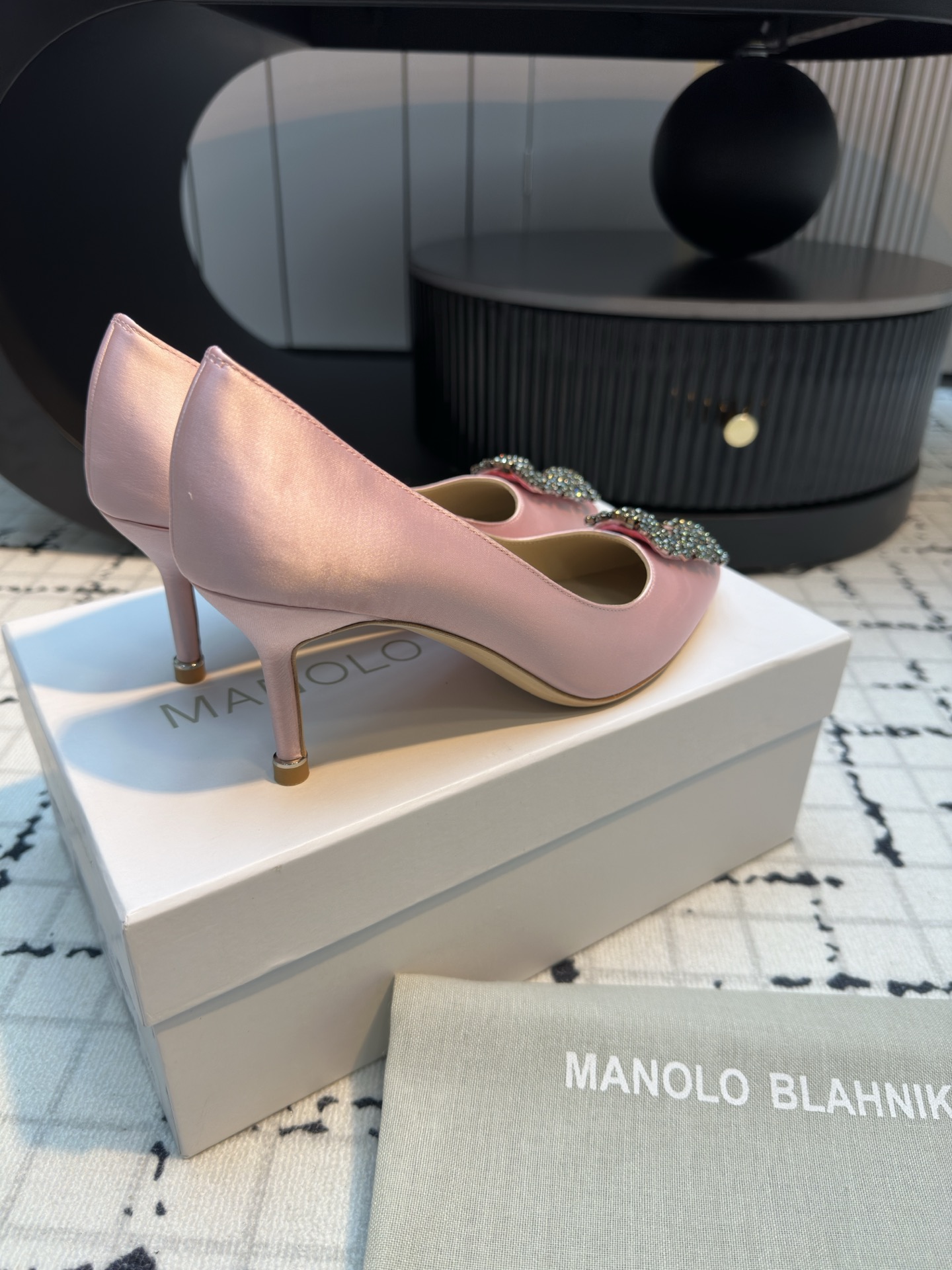 Manolo Blahnik: Custom Silk Shoes with Italian Top Skin Quality - 图片 7