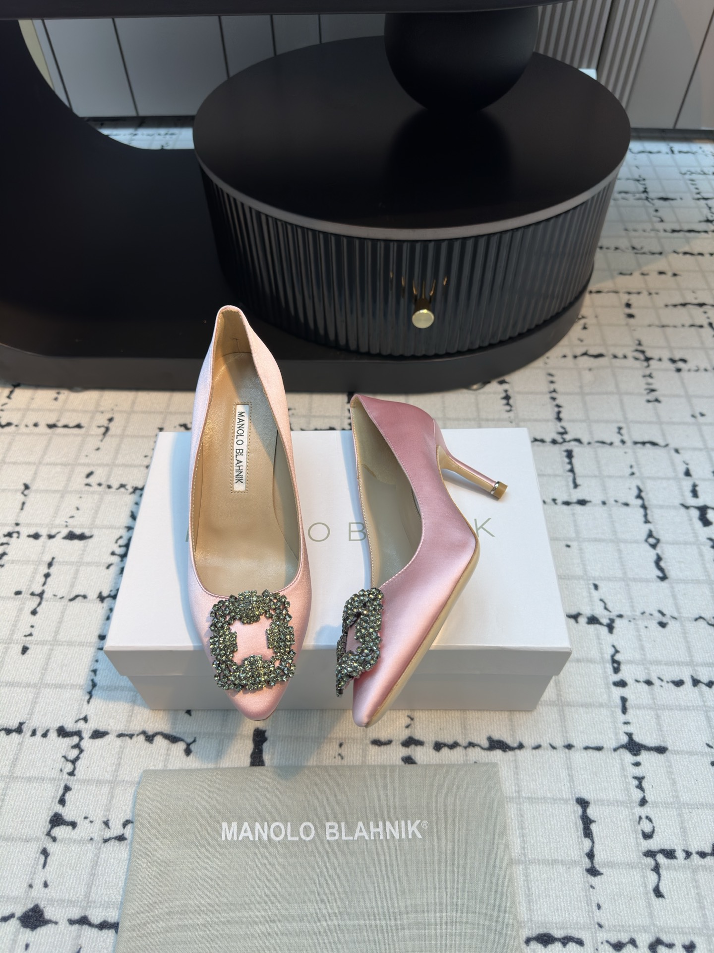 Manolo Blahnik: Custom Silk Shoes with Italian Top Skin Quality - 图片 6