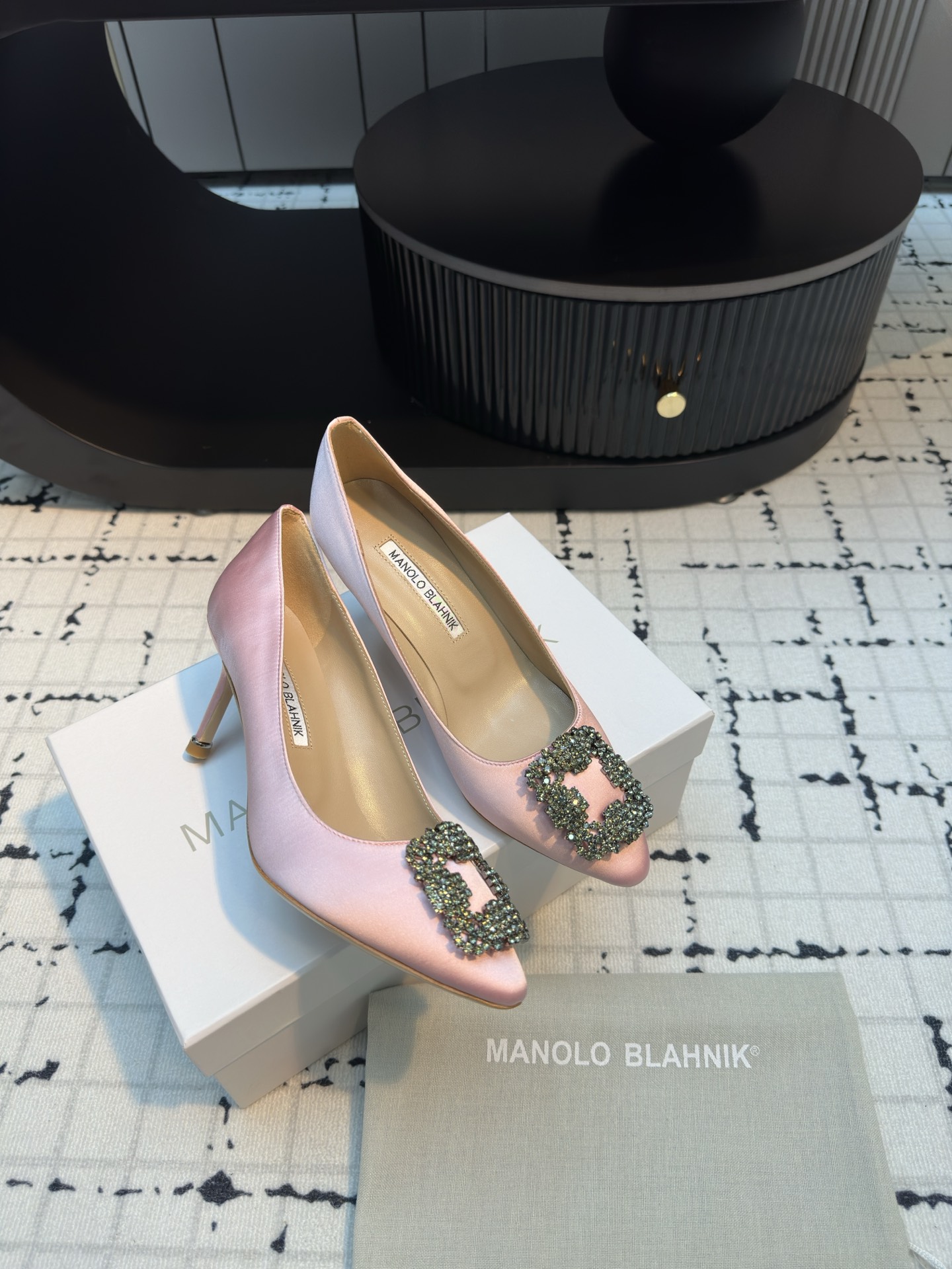 Manolo Blahnik: Custom Silk Shoes with Italian Top Skin Quality - 图片 2