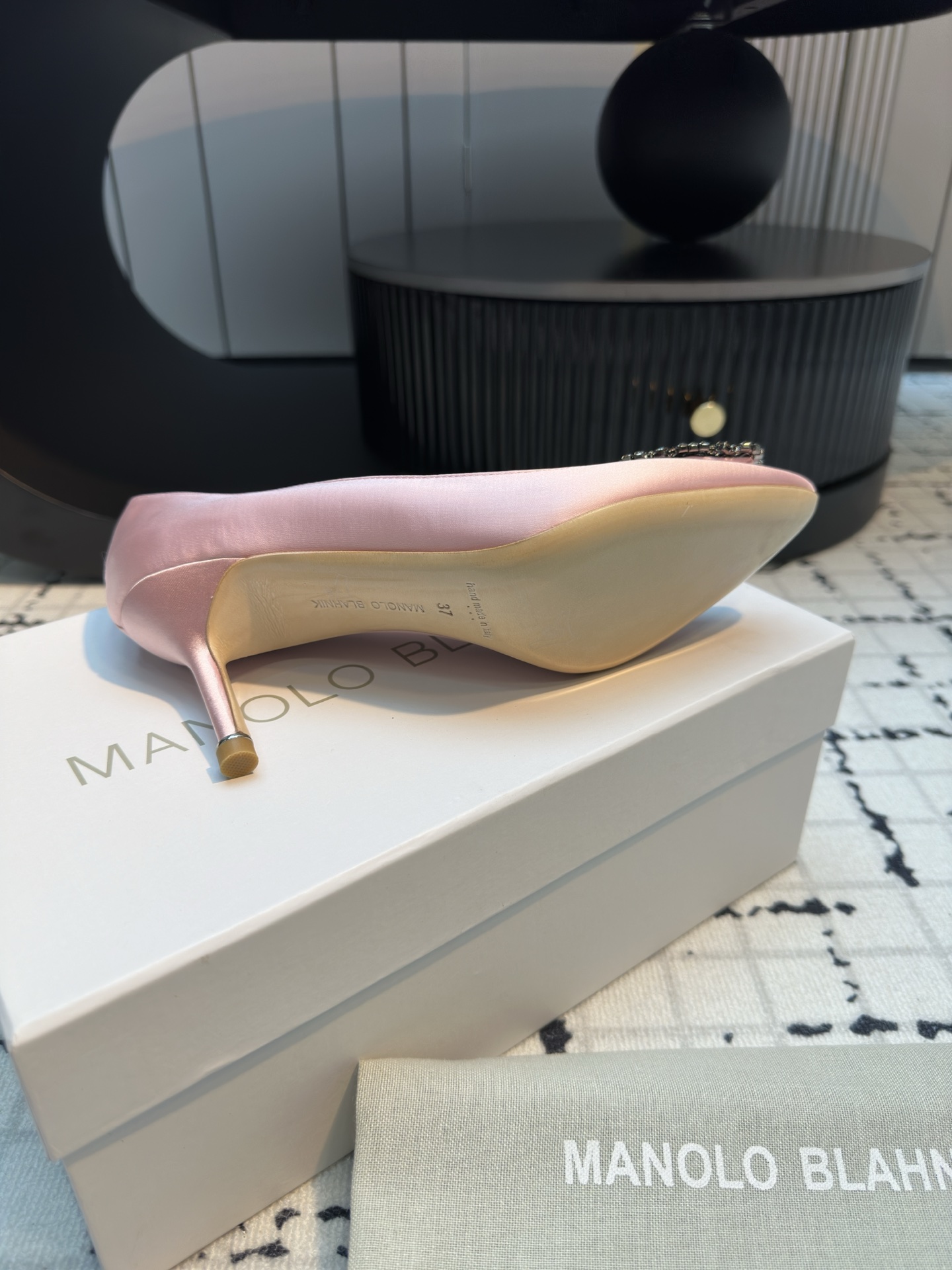 Manolo Blahnik: Custom Silk Shoes with Italian Top Skin Quality - 图片 8