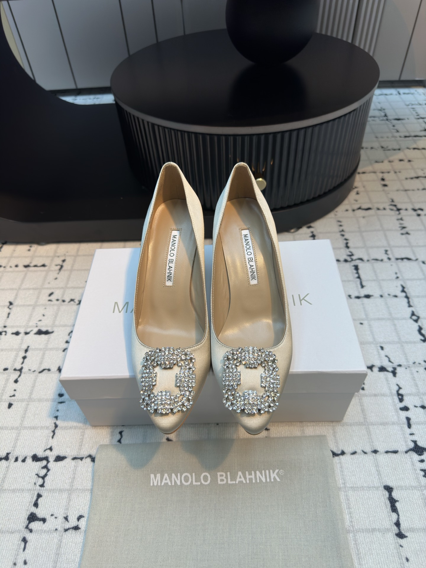 Manolo Blahnik: Premium Quality Custom Shoes with Silk Fabric and Italian Leather