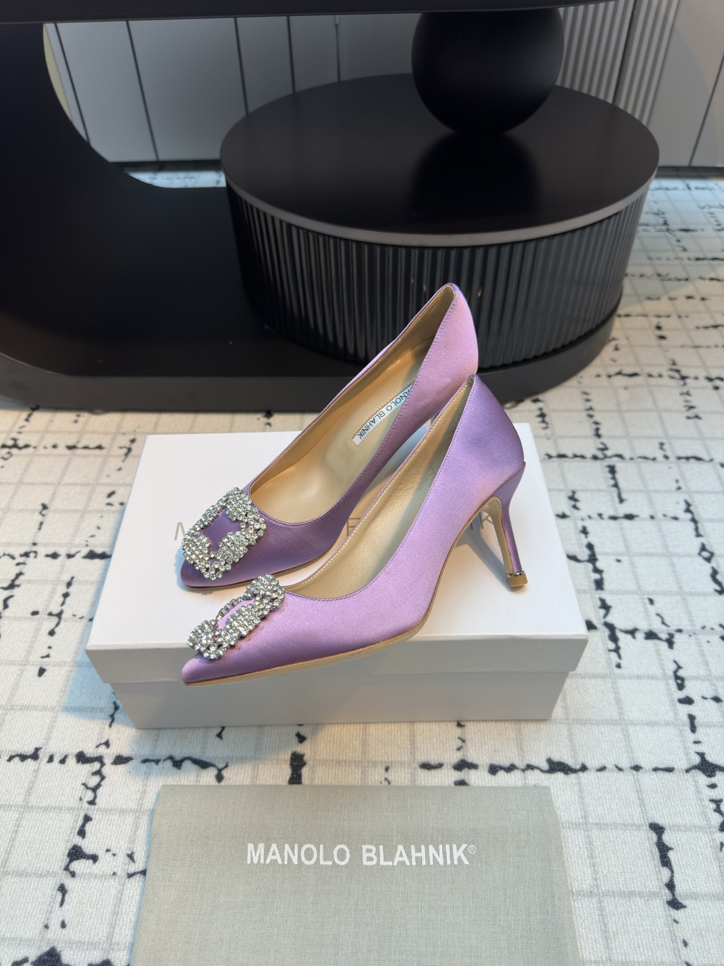 Manolo Blahnik: Customized Quality Shoes with Silk Fabric and Italian Leather - 图片 5