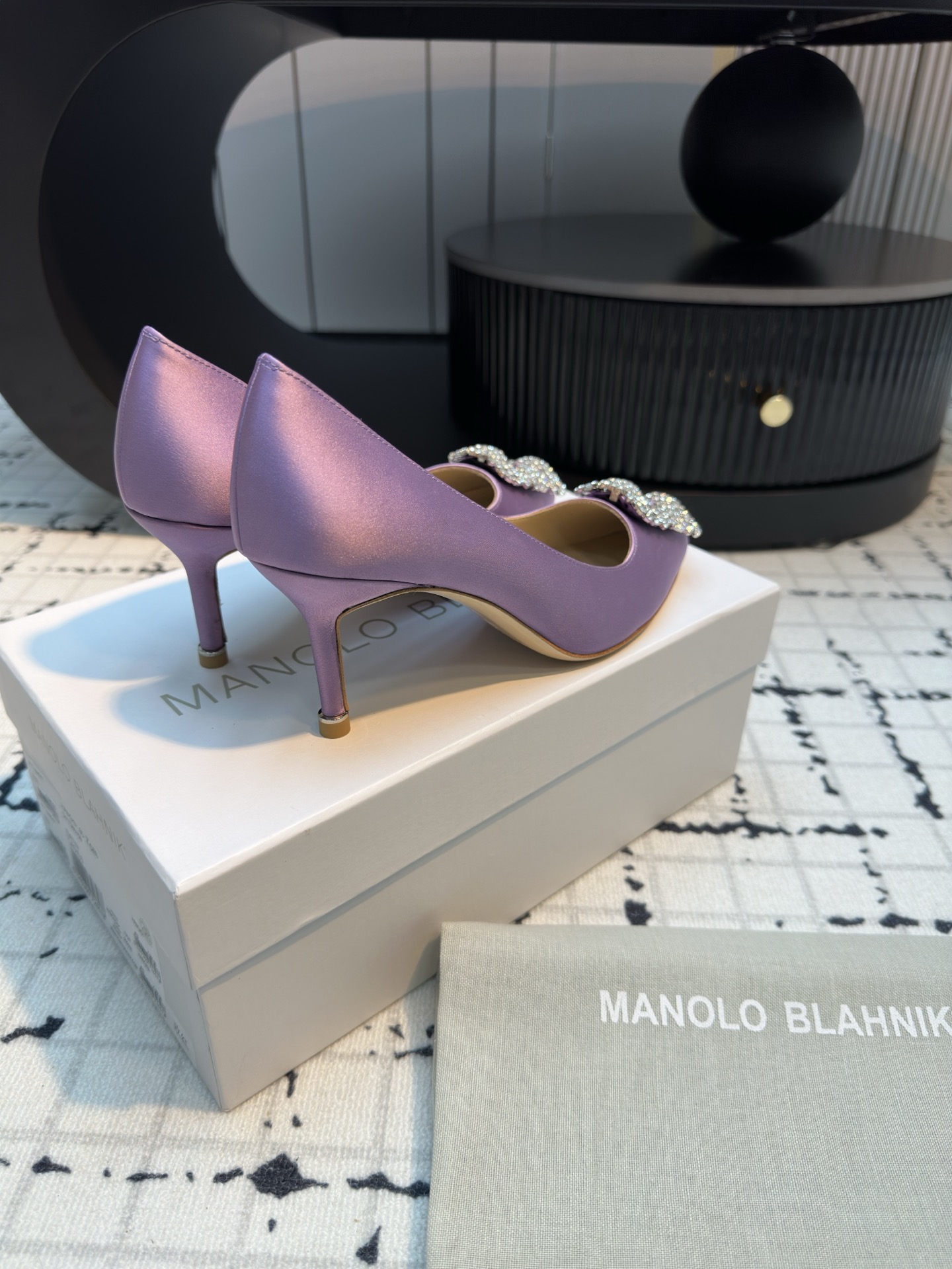 Manolo Blahnik: Customized Quality Shoes with Silk Fabric and Italian Leather - 图片 6