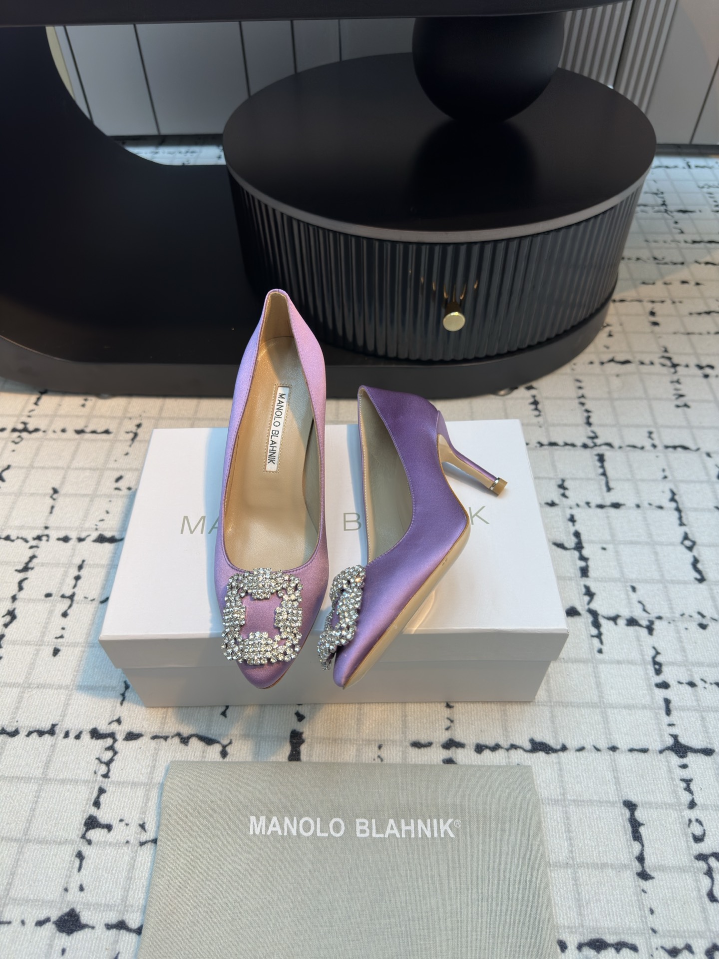 Manolo Blahnik: Customized Quality Shoes with Silk Fabric and Italian Leather - 图片 4
