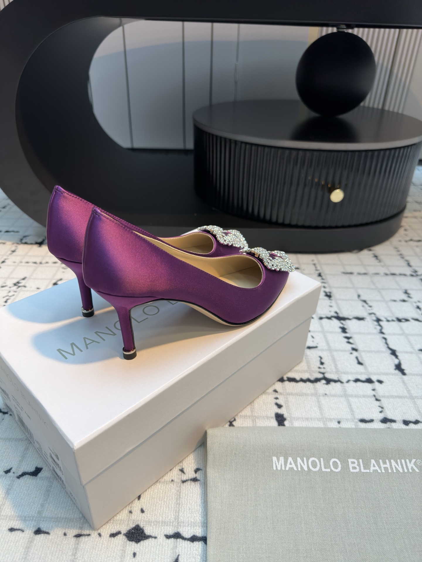 Manolo Blahnik: Customized Luxury Shoes with Italian Top Skin - 图片 5