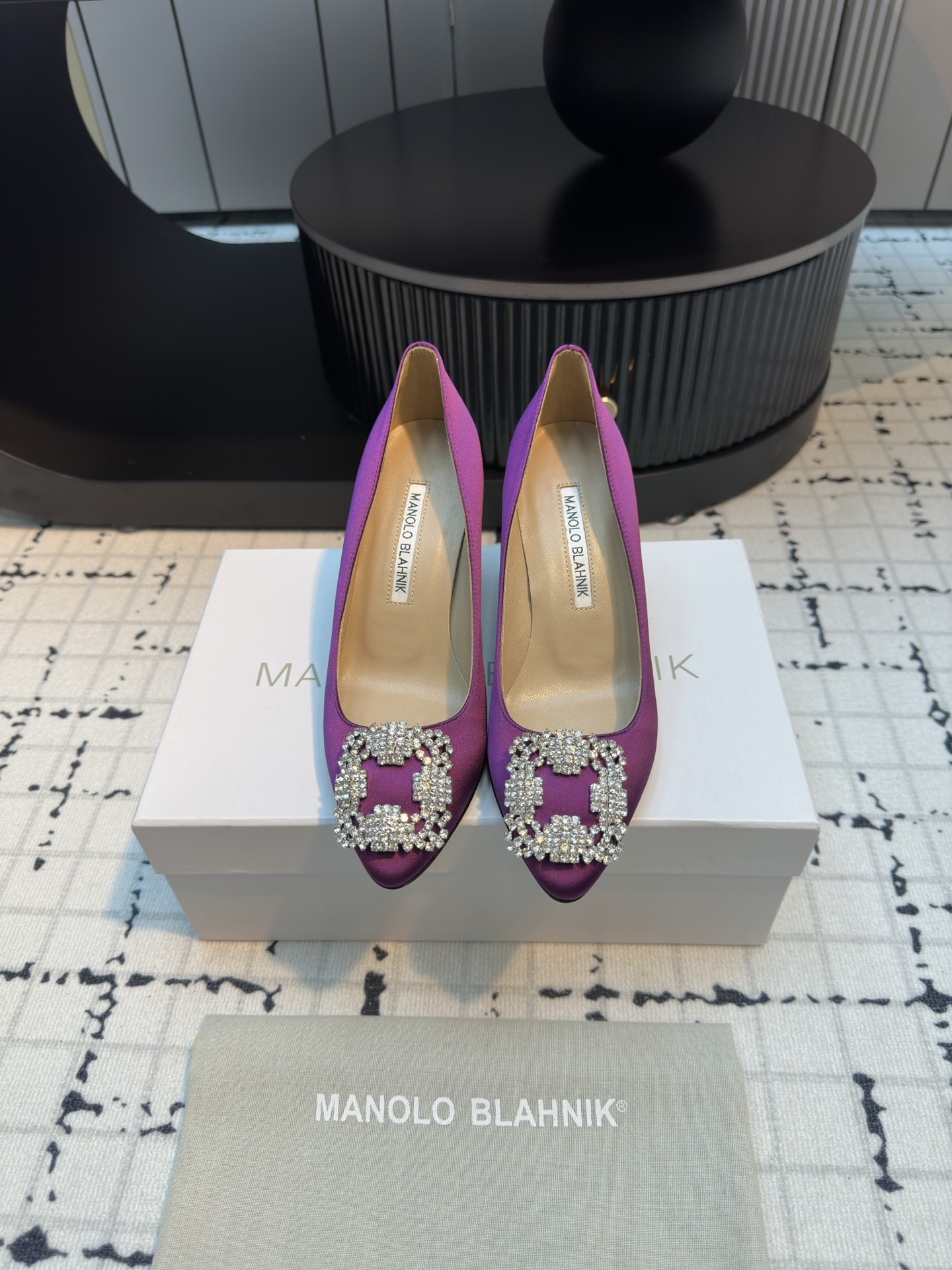 Manolo Blahnik: Customized Luxury Shoes with Italian Top Skin