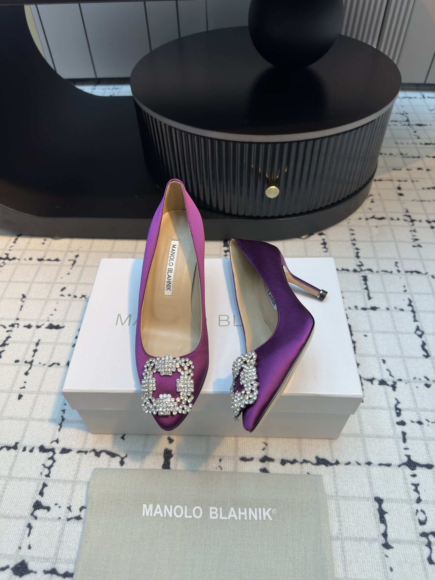 Manolo Blahnik: Customized Luxury Shoes with Italian Top Skin - 图片 4