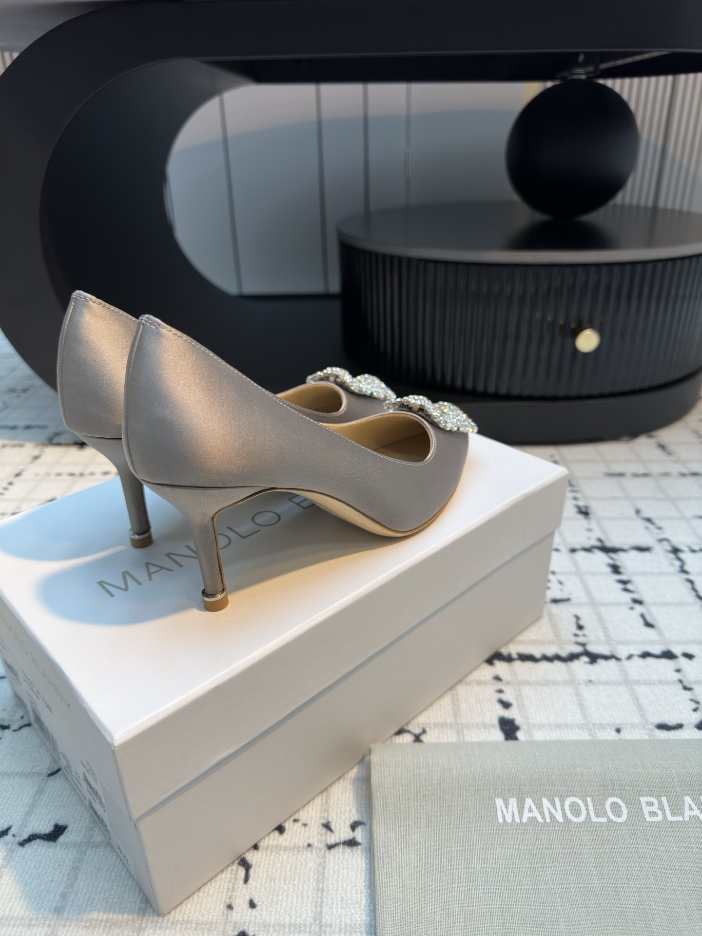 Manolo Blahnik: Customized Silk Shoes with Top Quality Italian Leather - 图片 6