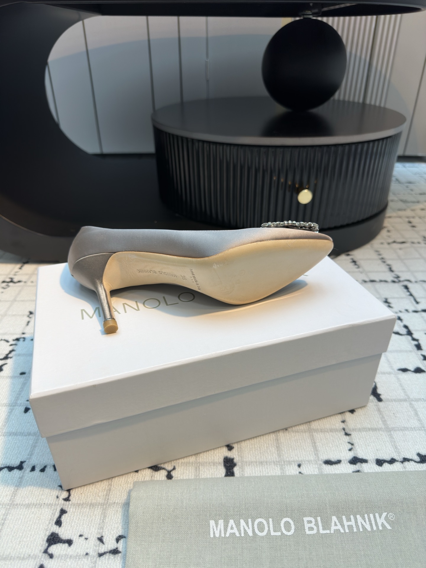 Manolo Blahnik: Customized Silk Shoes with Top Quality Italian Leather - 图片 7