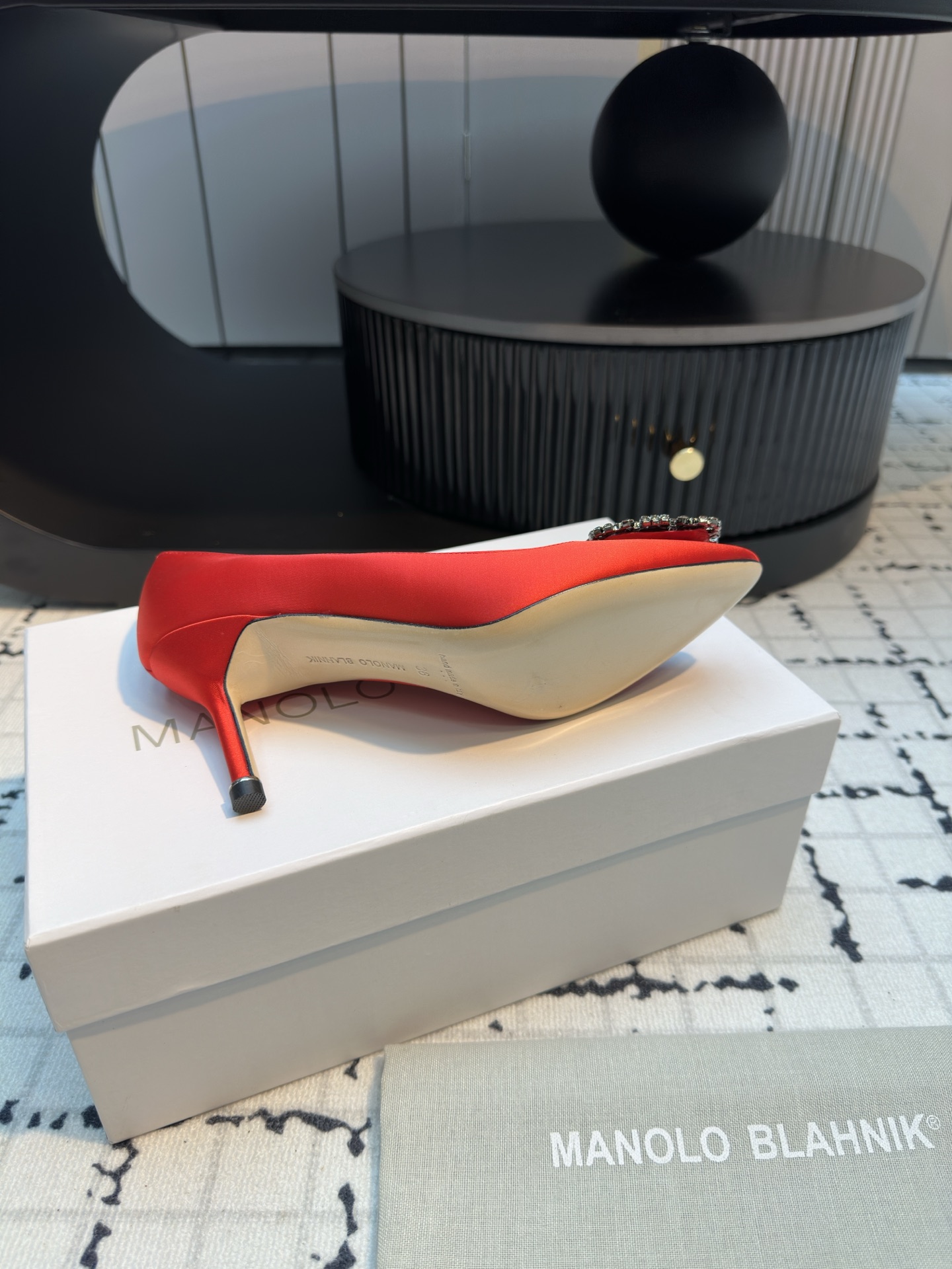 Manolo Blahnik: Custom Silk Shoes with Italian Leather and Snowflake Detail - 图片 7