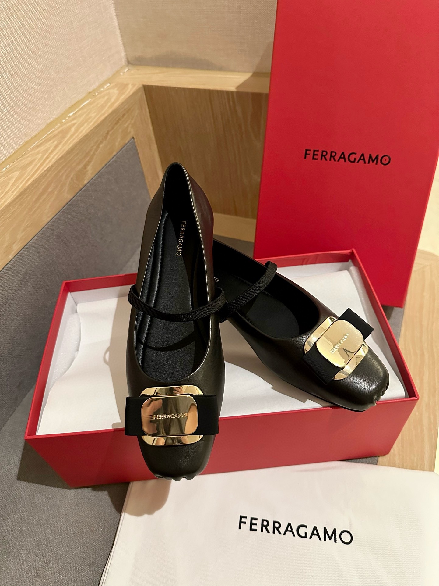 NO:415162,Early autumn hot product. Original order!  Good goods!  Ferragamo/Ferragamo Square-toe bow buckle Mary Jane shoes ballet shoes This is a soft ceiling~ The upper is made of original custom lambskin, inner foot pad mixed-bred sheepskin, original open mold-proof and non-slip sole, size 35/40 (40 custom made, I will not return or replace), single shoes, ferragamo, ferragamo, mary jane, sheepskin19860909早秋爆款.原厂原单！好货好货！ Ferragamo/菲拉格慕方头蝴蝶结扣玛丽珍鞋芭蕾舞鞋这是柔软天花板呀~ 鞋面采用原版定制小羊皮 内里垫脚混种羊皮 大底原版开模防滑大底 码数35/40（40定做我不退不换）,单鞋,ferragamo,ferragamo,mary jane,sheepskin,Women's Shoes